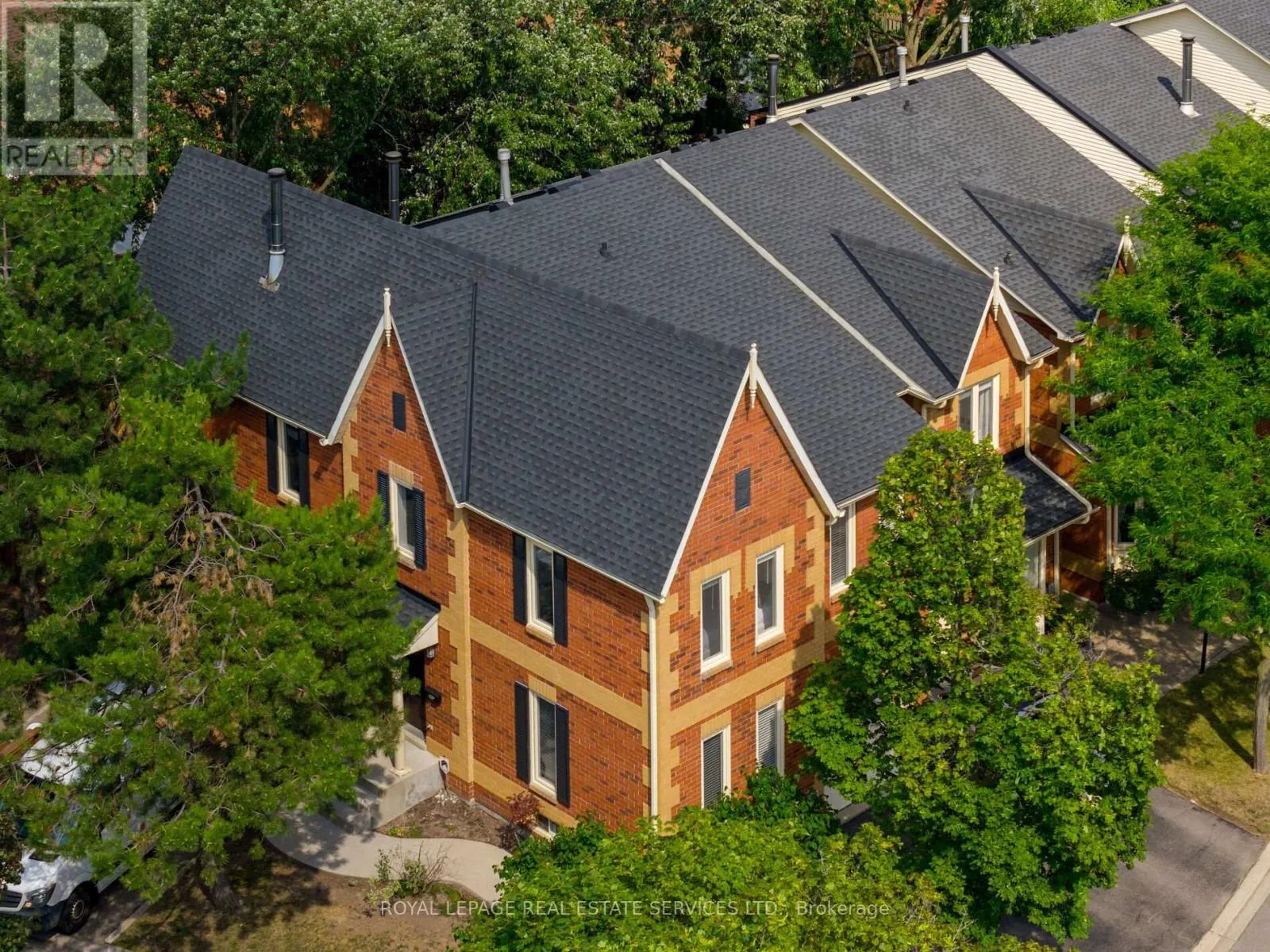 Row / Townhouse for rent: 7 - 2006 Glenada Crescent, Oakville, Ontario L6H 5R9