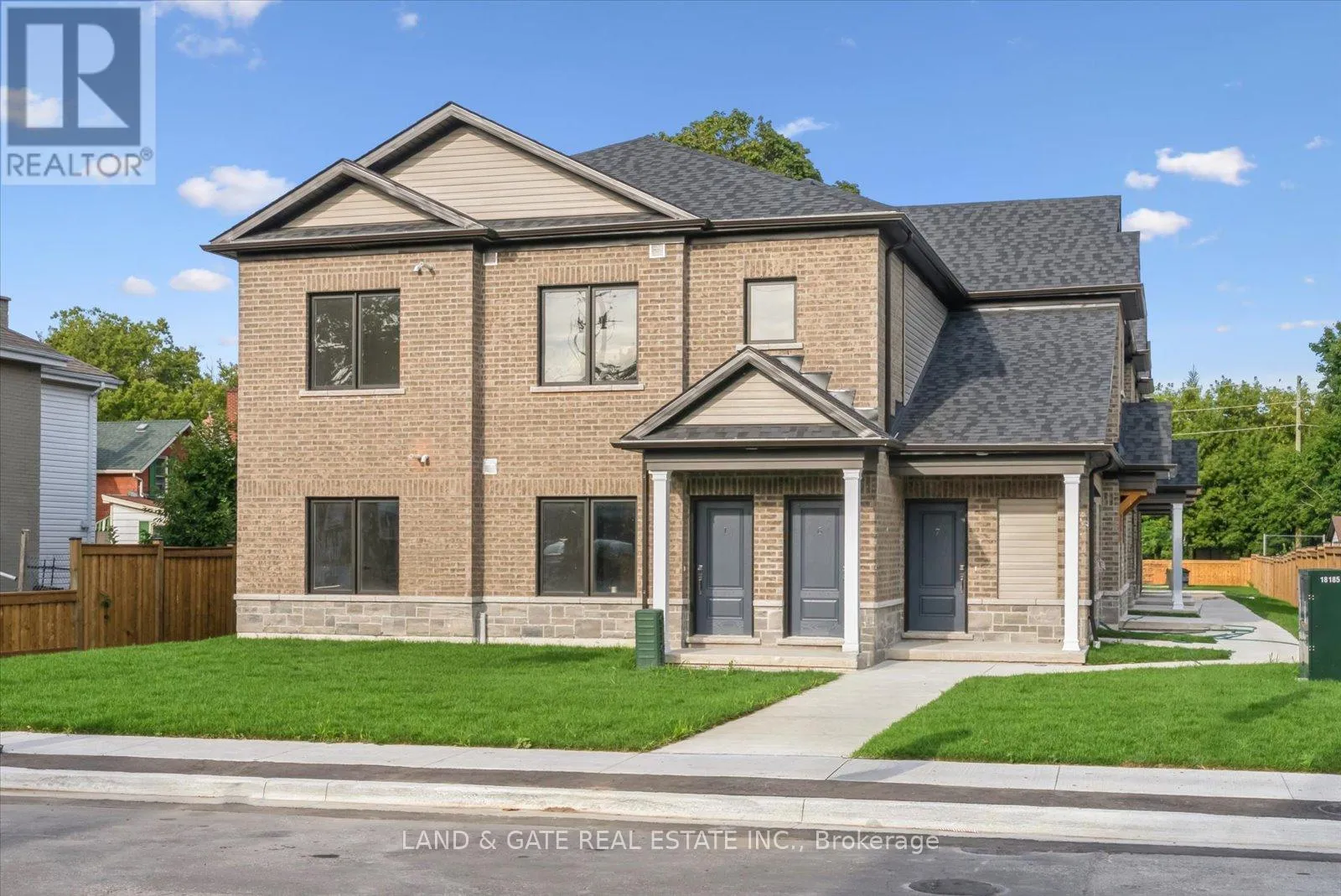 Other for rent: 7 - 223 Albert Street, Oshawa, Ontario L1H 4R6