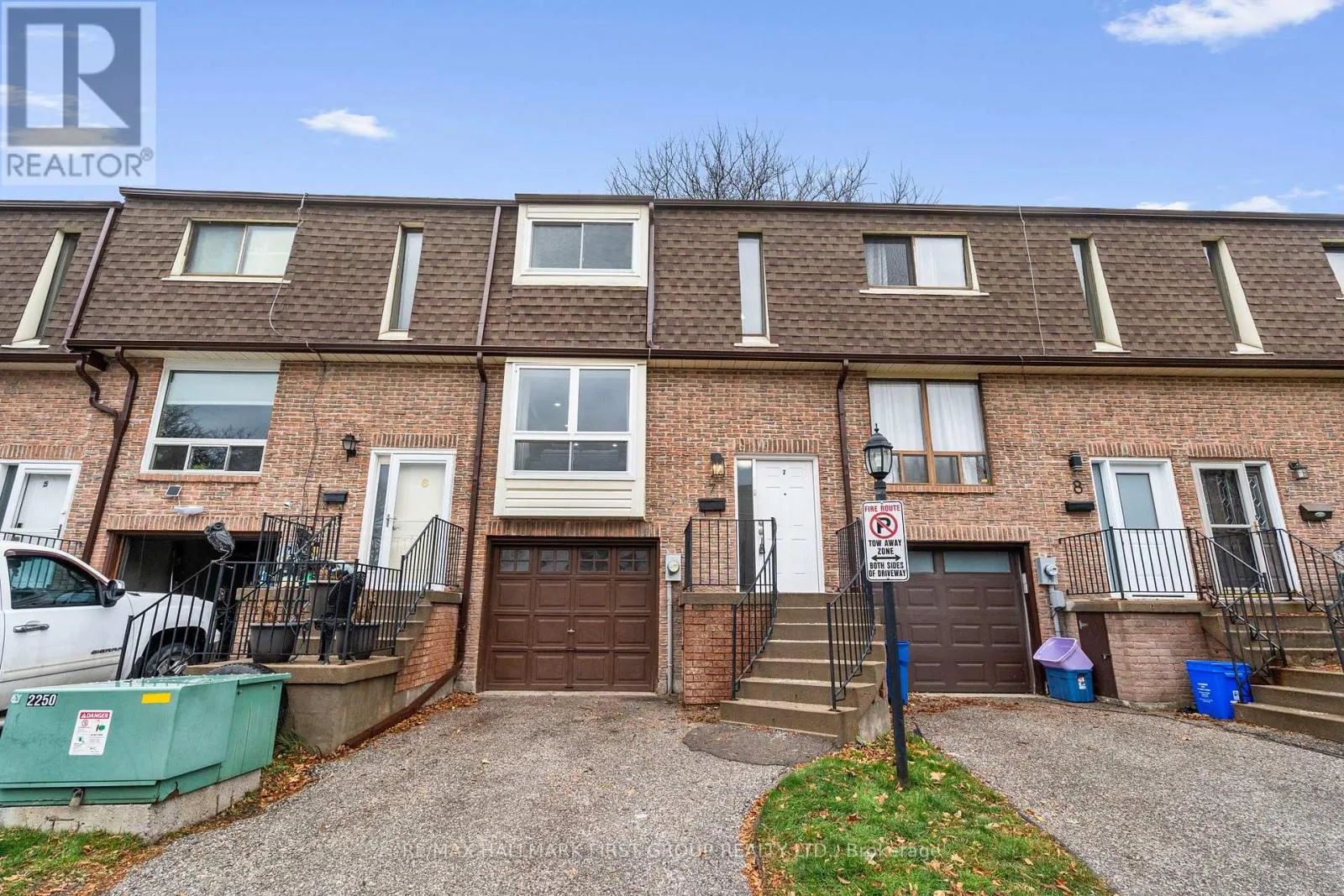 Row / Townhouse for rent: 7 - 350 Camelot Court, Oshawa, Ontario L1G 6P7