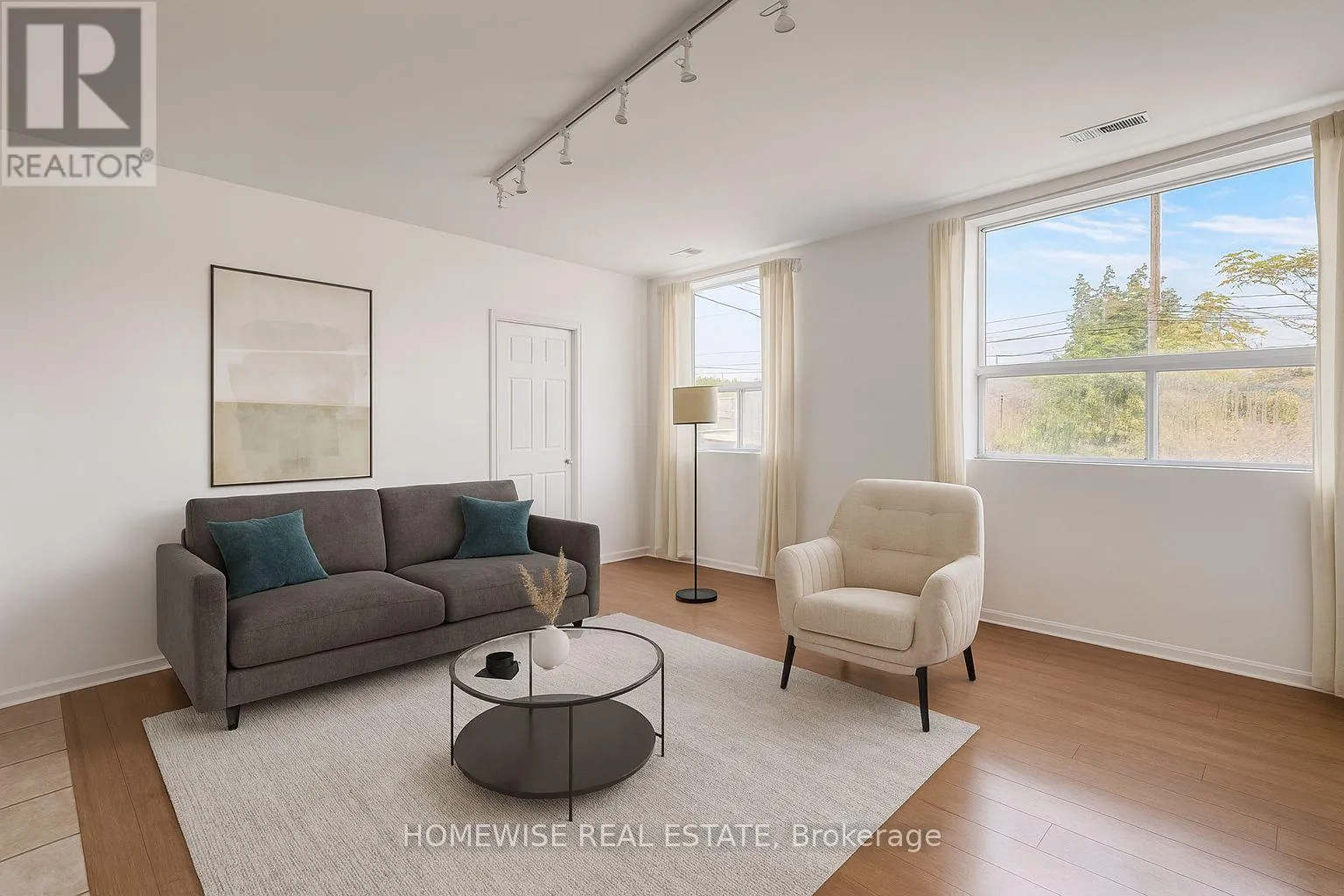 Other for rent: 7 - 3635 Dundas Street W, Toronto, Ontario M6S 2T2