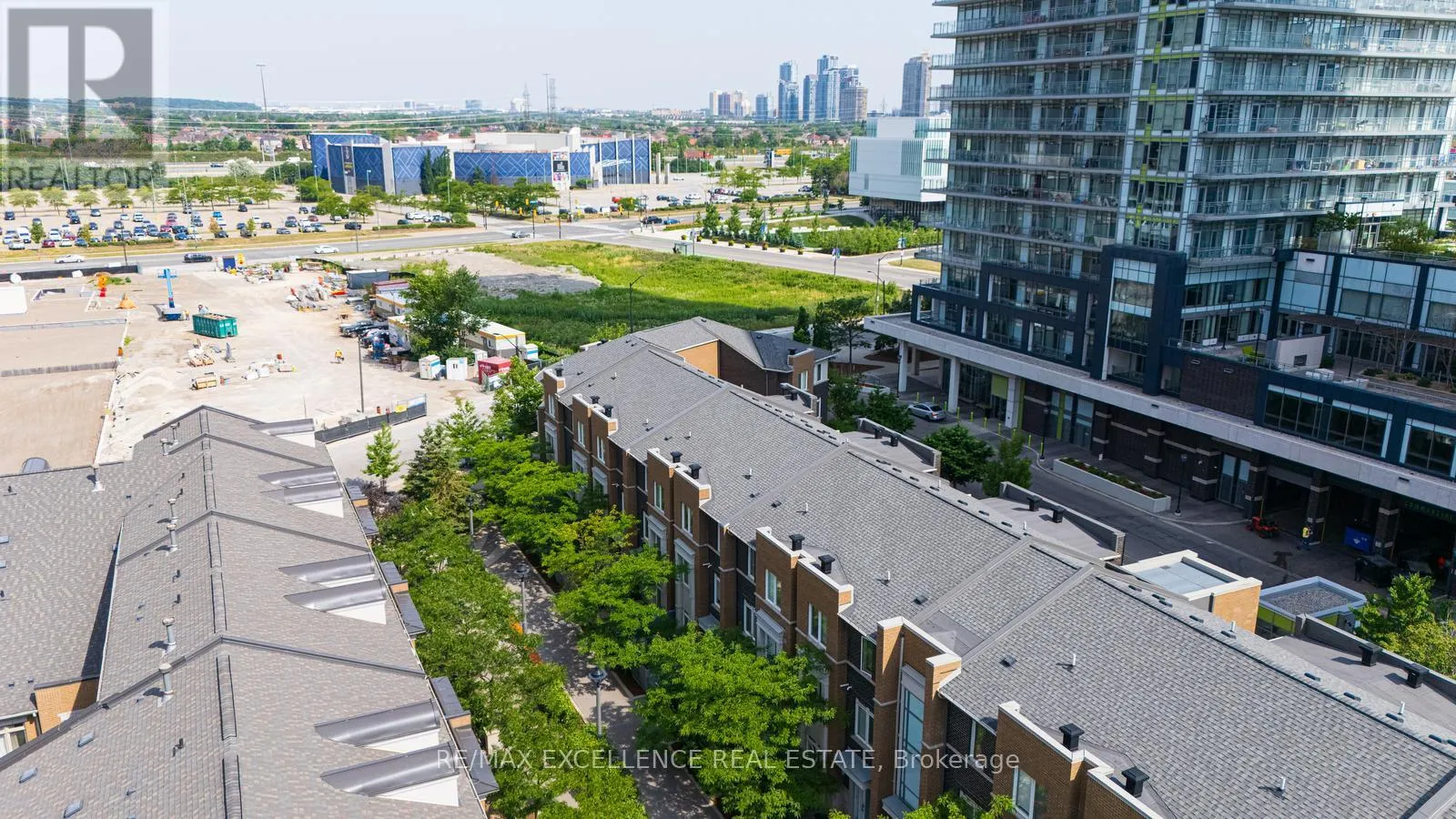 Row / Townhouse for rent: 7 - 370 Square One Drive, Mississauga, Ontario L5B 0E6