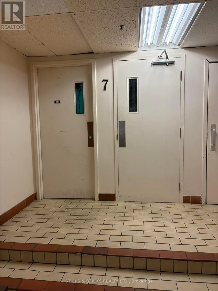 7 - 4400 Queen Street, Niagara Falls, Ontario L2E 2L3