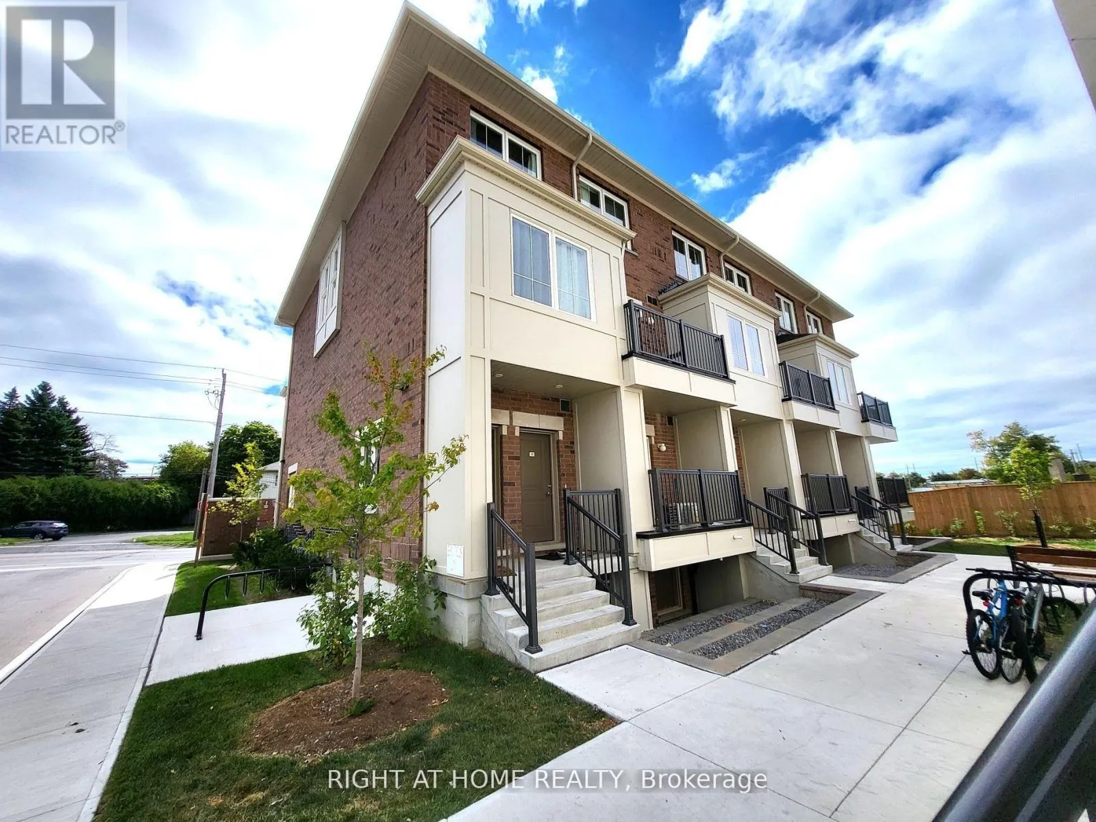 Row / Townhouse for rent: 7 - 490 Beresford Path, Oshawa, Ontario L1H 3E1