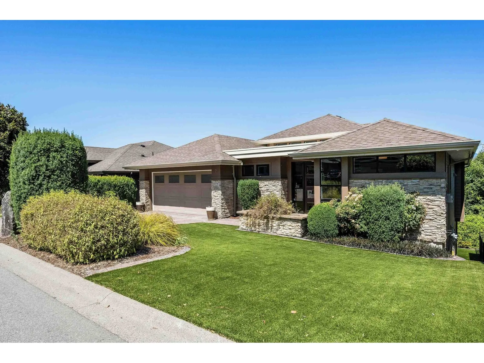 House for rent: 7 50778 Ledgestone Place|eastern Hillsides, Chilliwack, British Columbia V2P 0E7