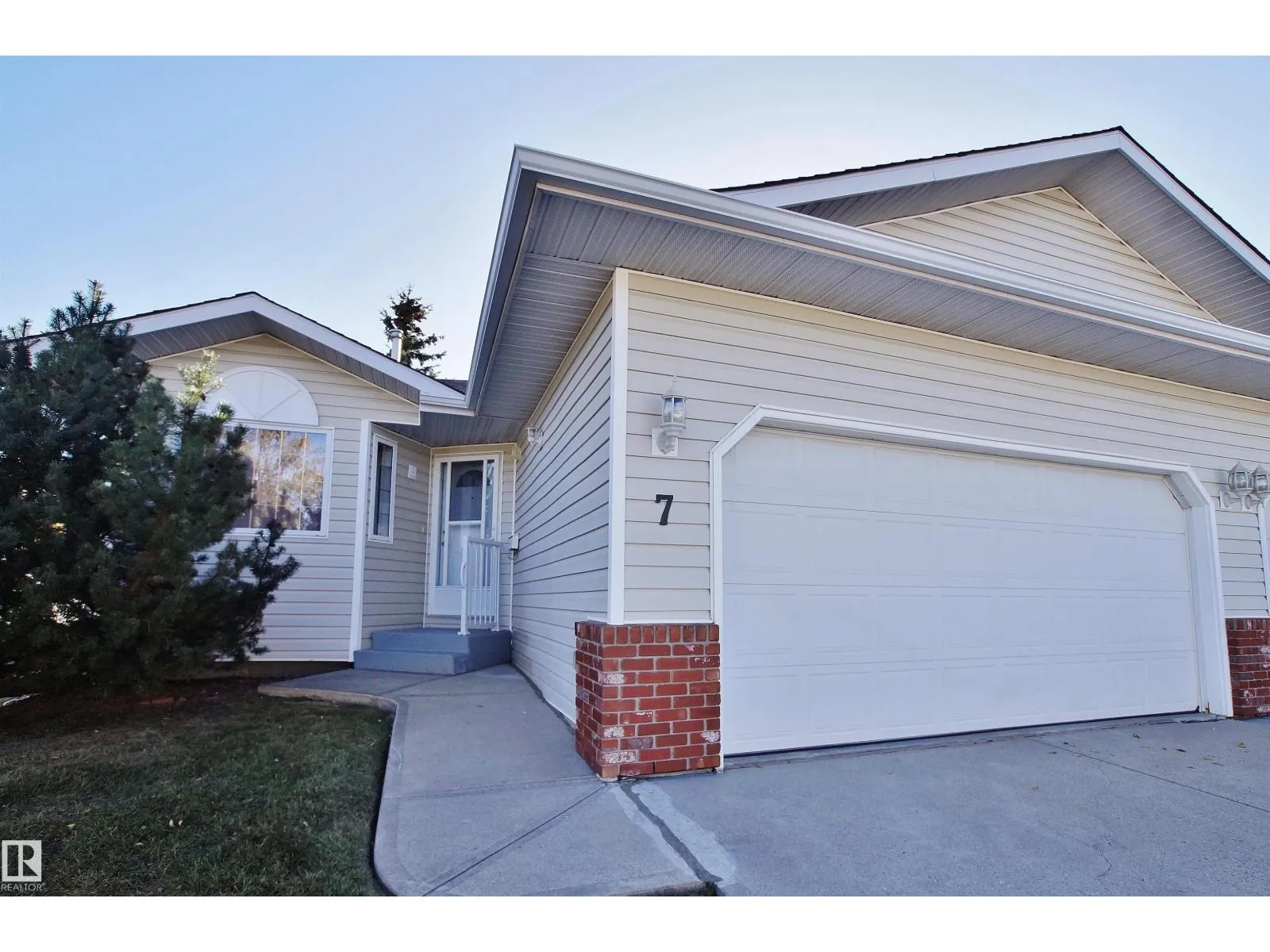 Duplex for rent: #7 7 Cranford Wy, Sherwood Park, Alberta T8A 5W5