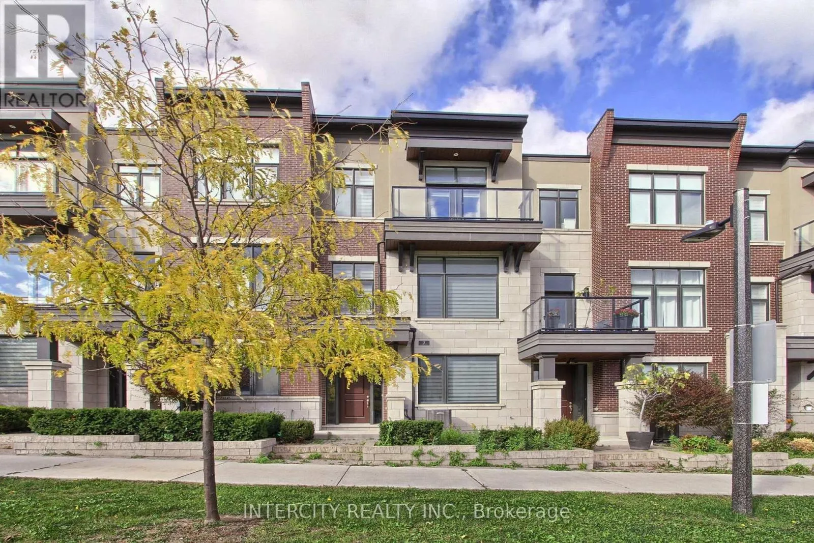 Row / Townhouse for rent: 7 Adaskin Avenue, Vaughan, Ontario L6A 4Z8