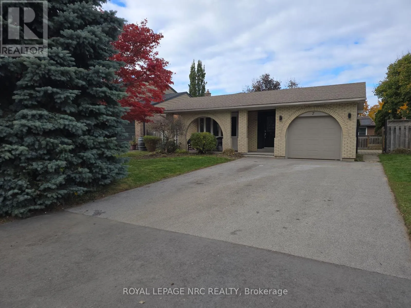 House for rent: 7 Blue Spruce Court, St. Catharines, Ontario L2N 4E6