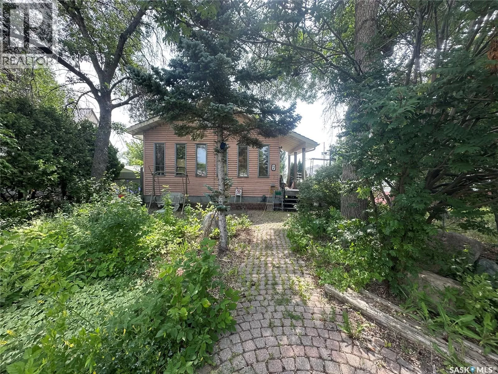 House for rent: 7 Charles Crescent, Regina, Saskatchewan S4T 5X3