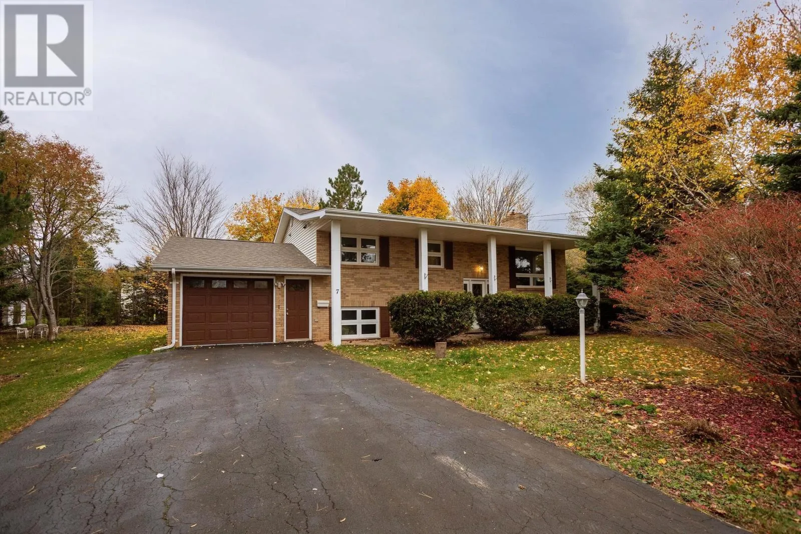 House for rent: 7 Crestview Drive, Charlottetown, Prince Edward Island C1E 1N4