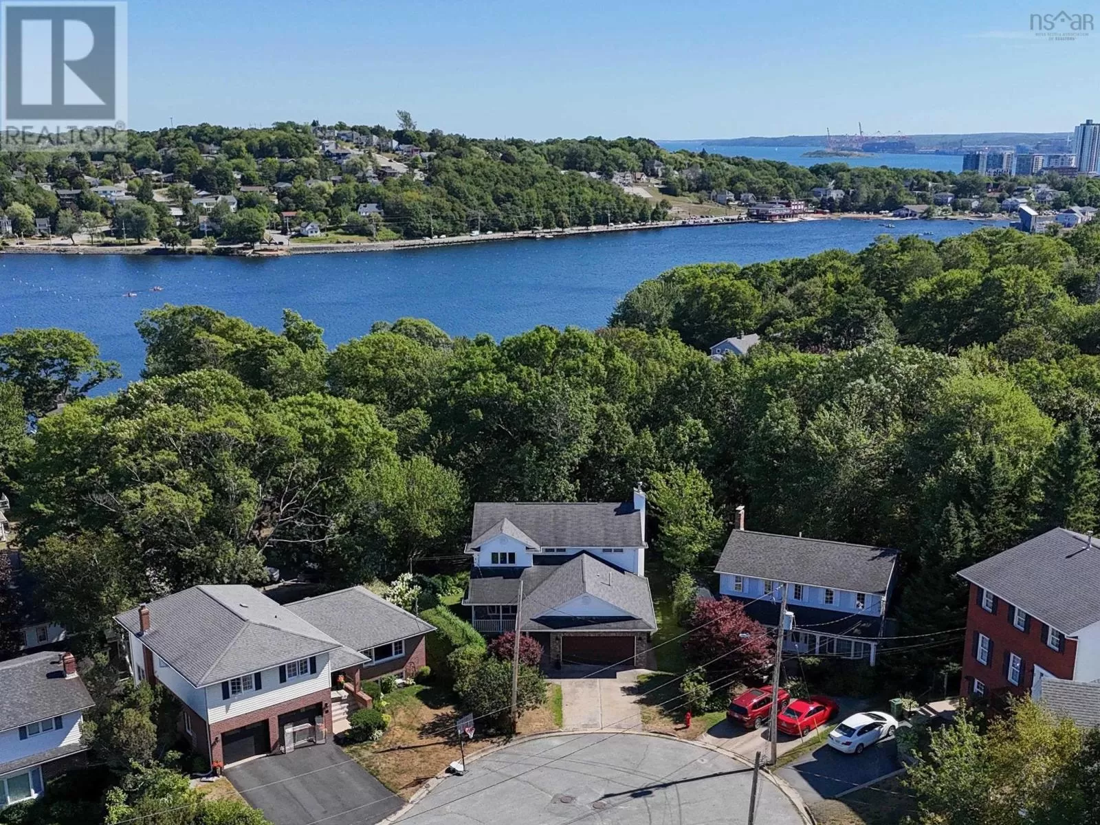 House for rent: 7 Empress Court, Dartmouth, Nova Scotia B3A 4P4