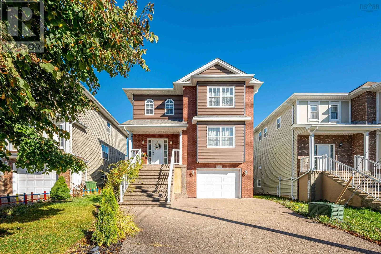 House for rent: 7 Fathom Court, Halifax, Nova Scotia B3M 0A7