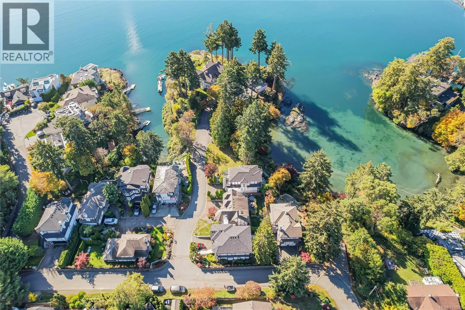 House for rent: 7 Governors Point Rd, View Royal, British Columbia V9B 5L8