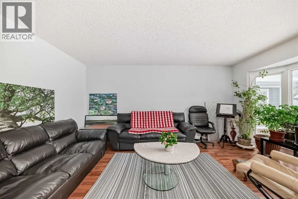 House for rent: 7 Hawksley Crescent Nw, Calgary, Alberta T3G 3B9