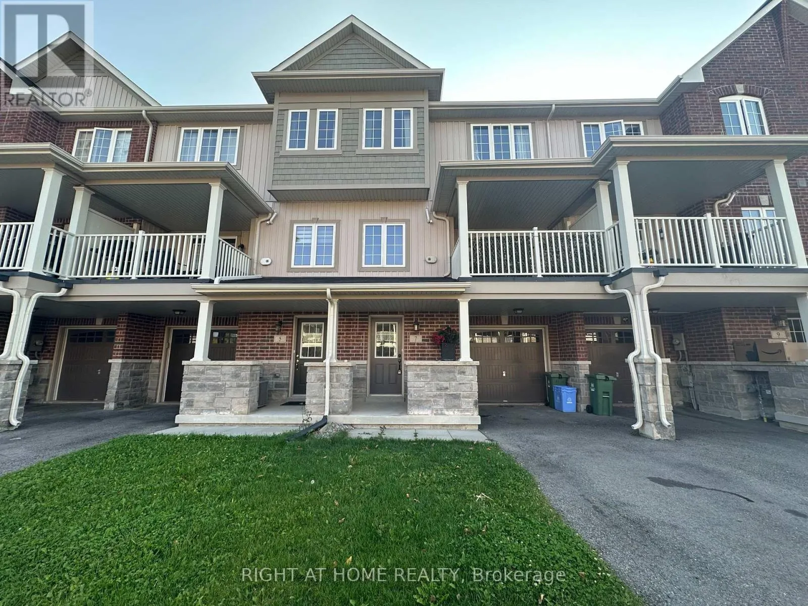 Row / Townhouse for rent: 7 Hiscott Drive, Hamilton, Ontario L8B 0A2