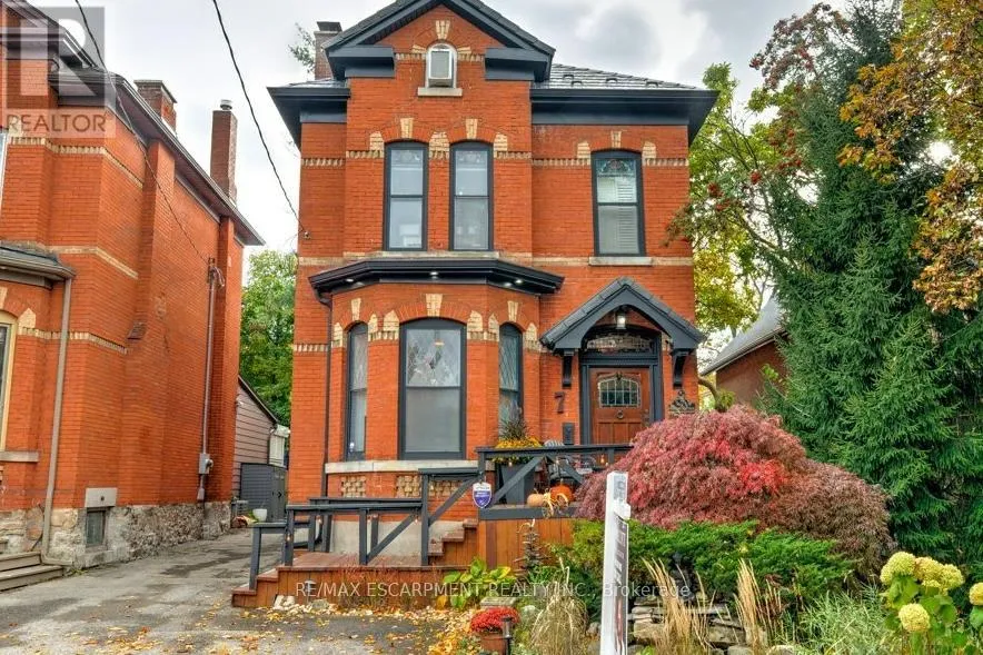 Duplex for rent: 7 Homewood Avenue, Hamilton, Ontario L8P 2M1