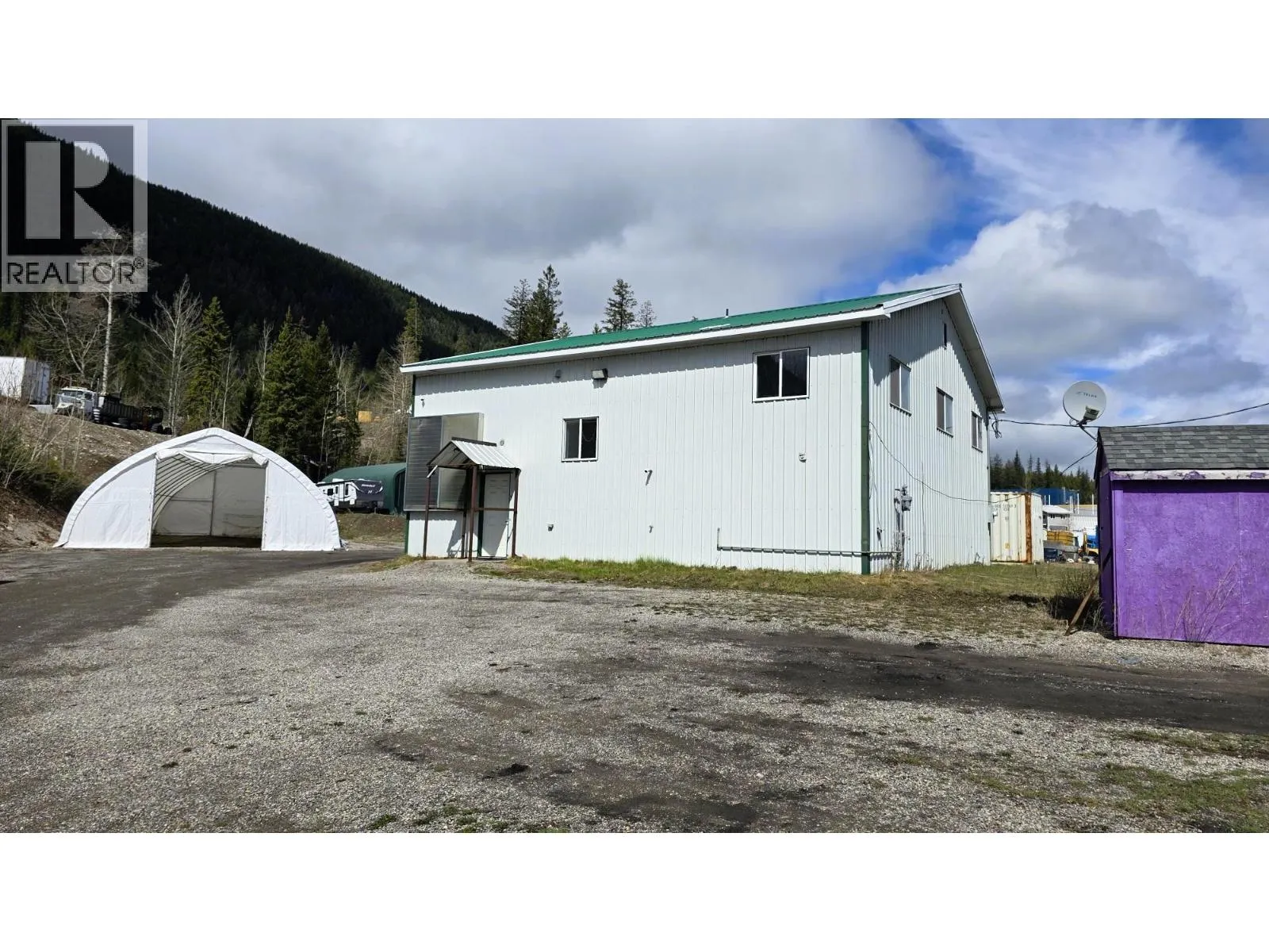 Residential Commercial Mix for rent: 7 Inkaneep Road, Elkford, British Columbia V0B 1H0