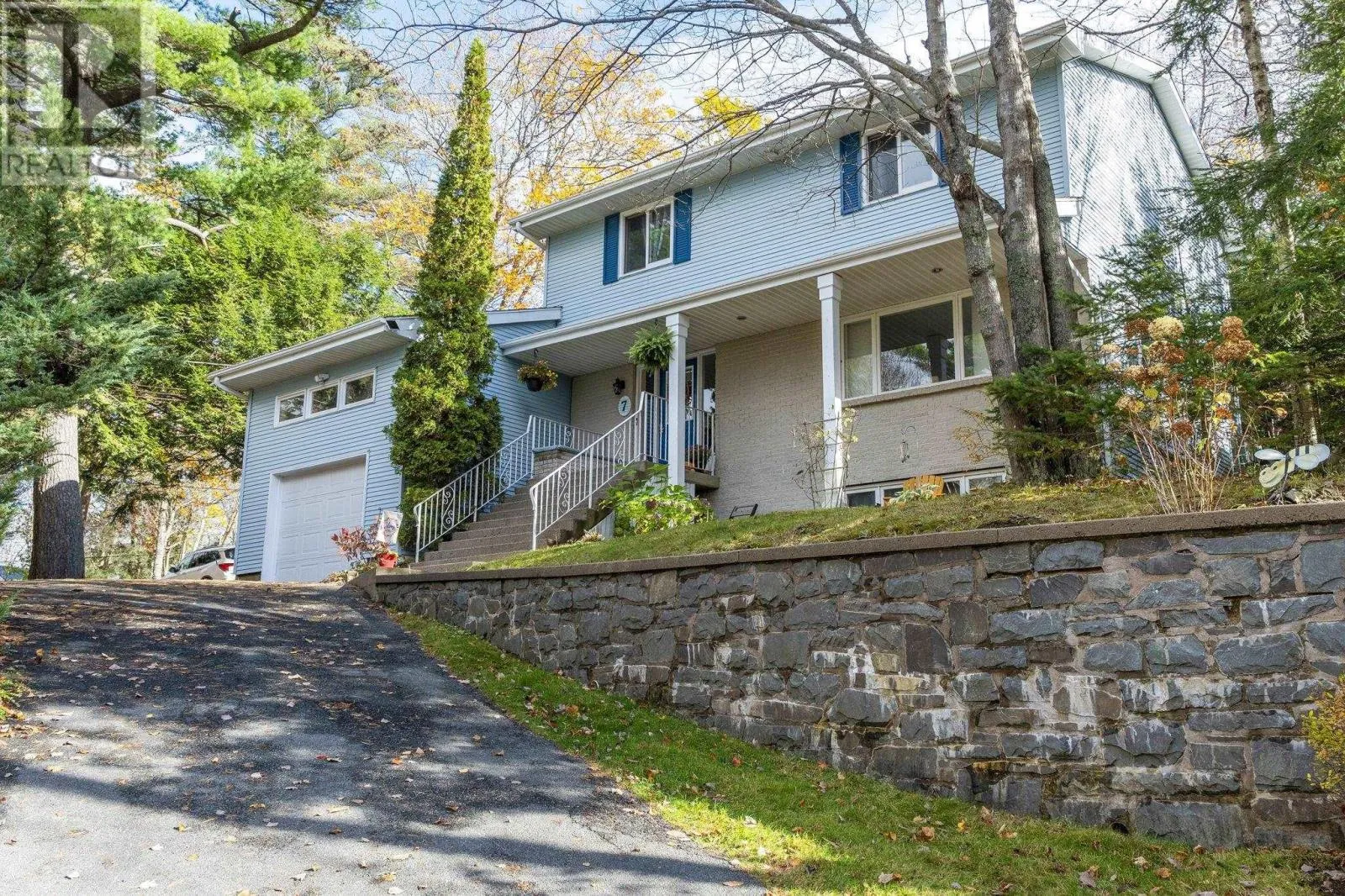 House for rent: 7 Lake Charles Drive, Dartmouth, Nova Scotia B2X 2T1