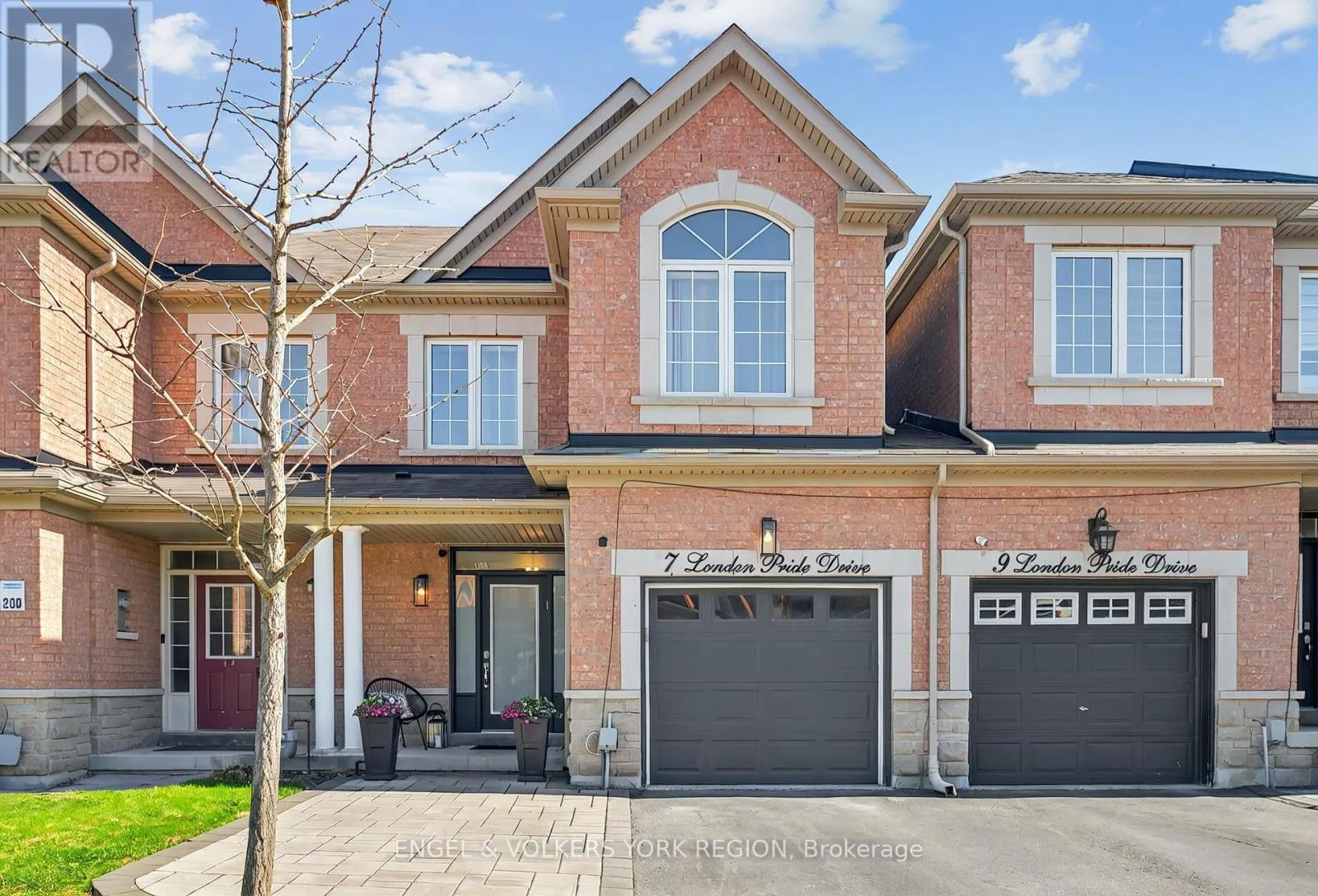 Row / Townhouse for rent: 7 London Pride Drive, Richmond Hill, Ontario L4E 0X3