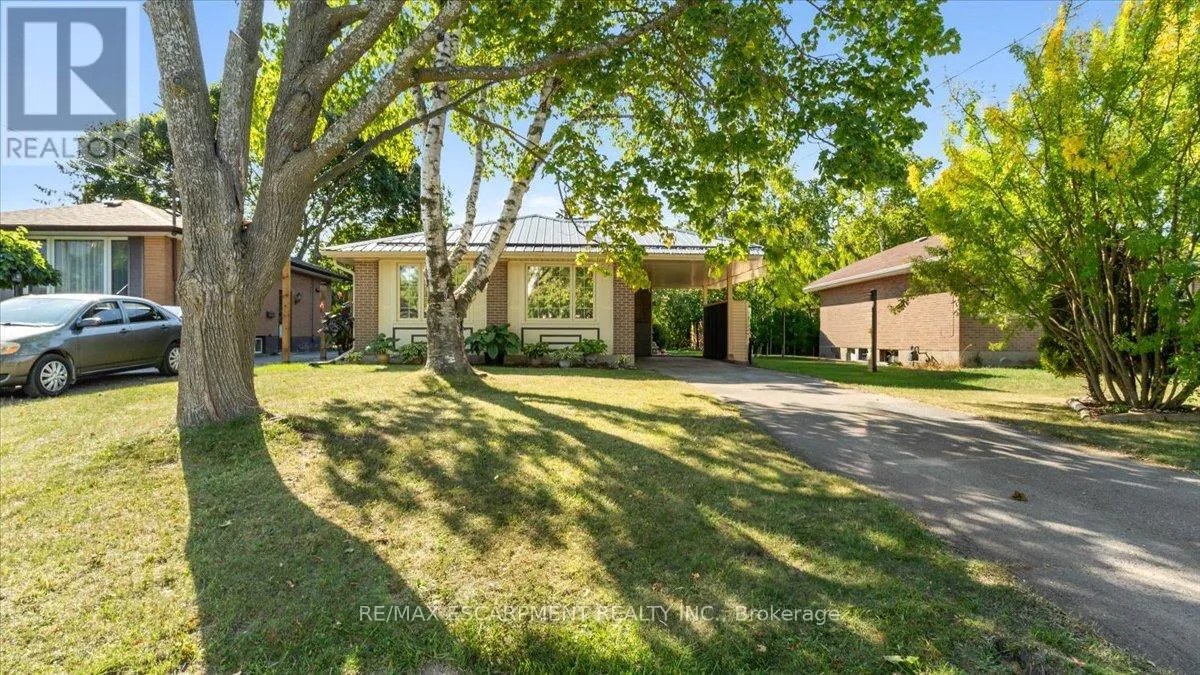 House for rent: 7 May Avenue, Belleville, Ontario K8P 2N8