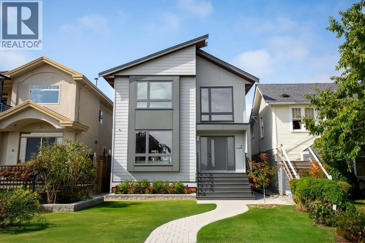 House for rent: 7 N Howard Avenue, Burnaby, British Columbia V5B 1J6