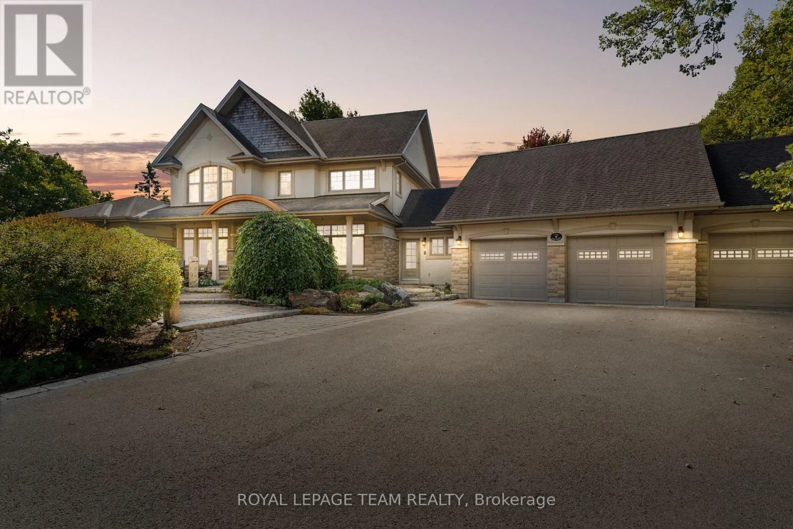 House for rent: 7 Sara Court, Ottawa, Ontario K2R 1E2