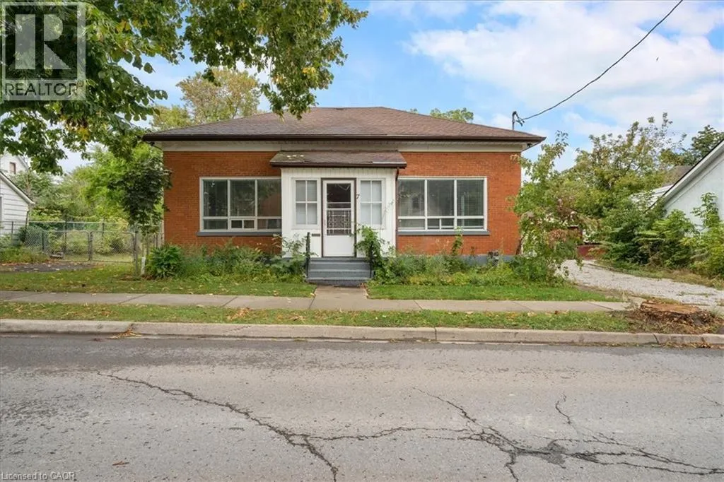 House for rent: 7 Tasker Street, St. Catharines, Ontario L2R 3Z7