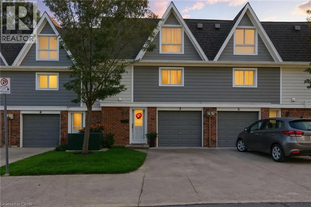 Row / Townhouse for rent: 7 Trudy Court, Dundas, Ontario L9H 5P6