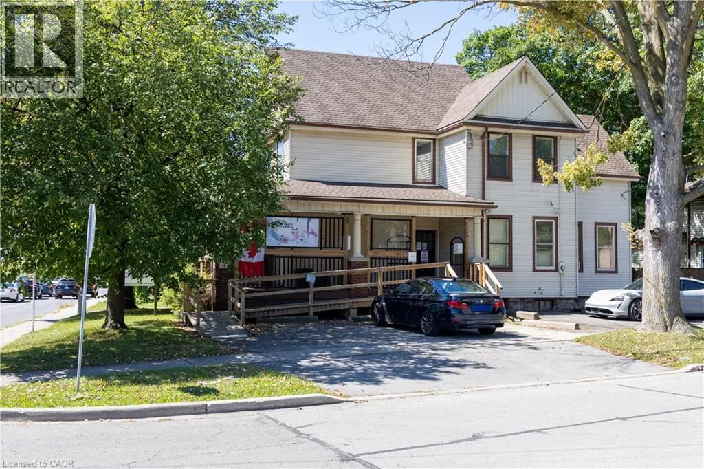 7 Welland Avenue, St. Catharines, Ontario L2R 2L8