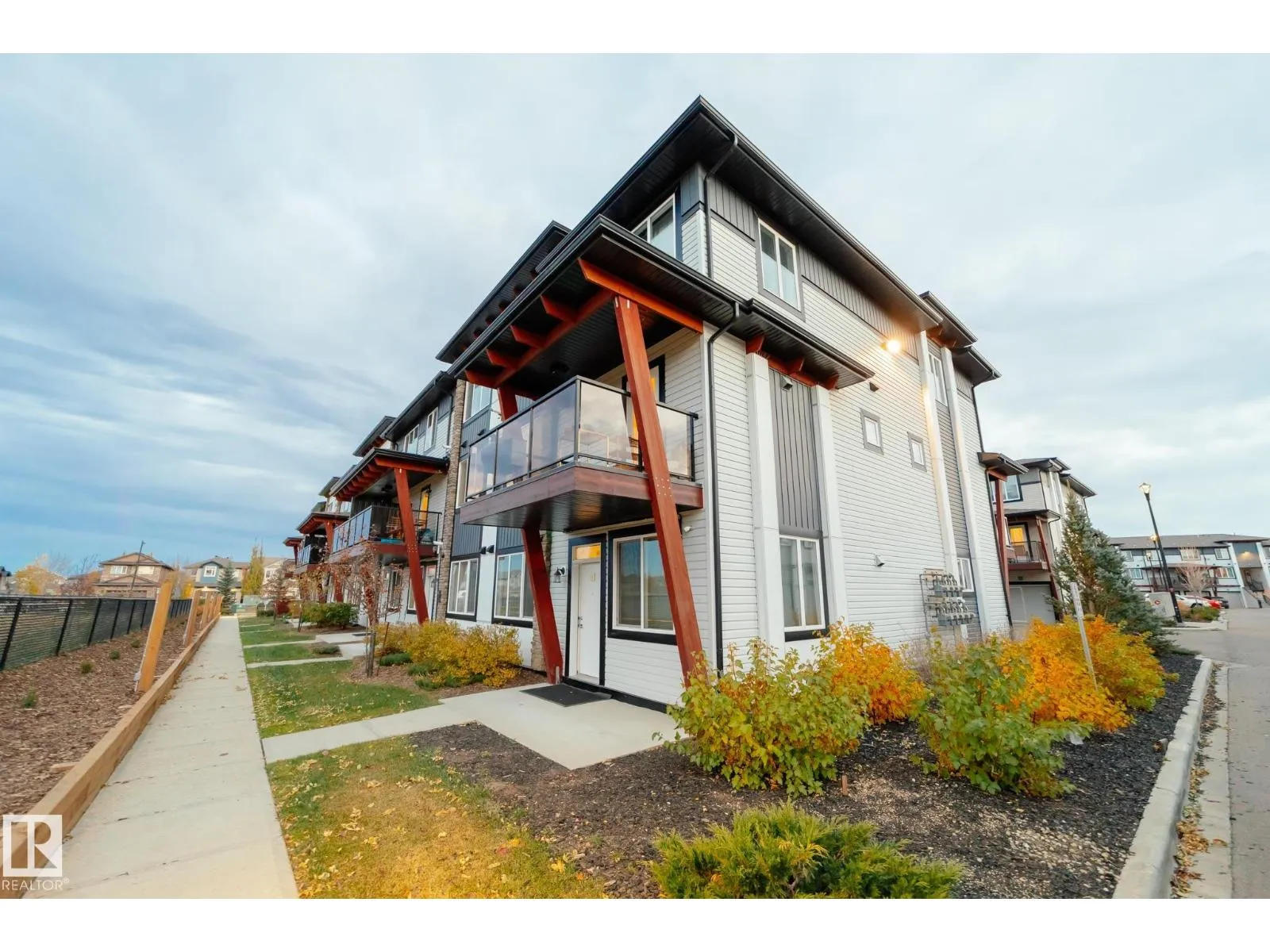 Row / Townhouse for rent: #70 446 Allard Bv Sw, Edmonton, Alberta T6W 3S7