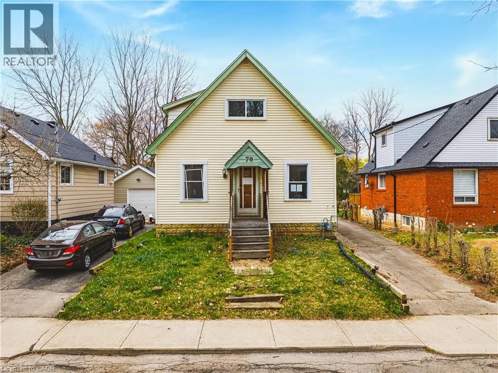 House for rent: 70 Hillview Street, Hamilton, Ontario L8S 2Z2