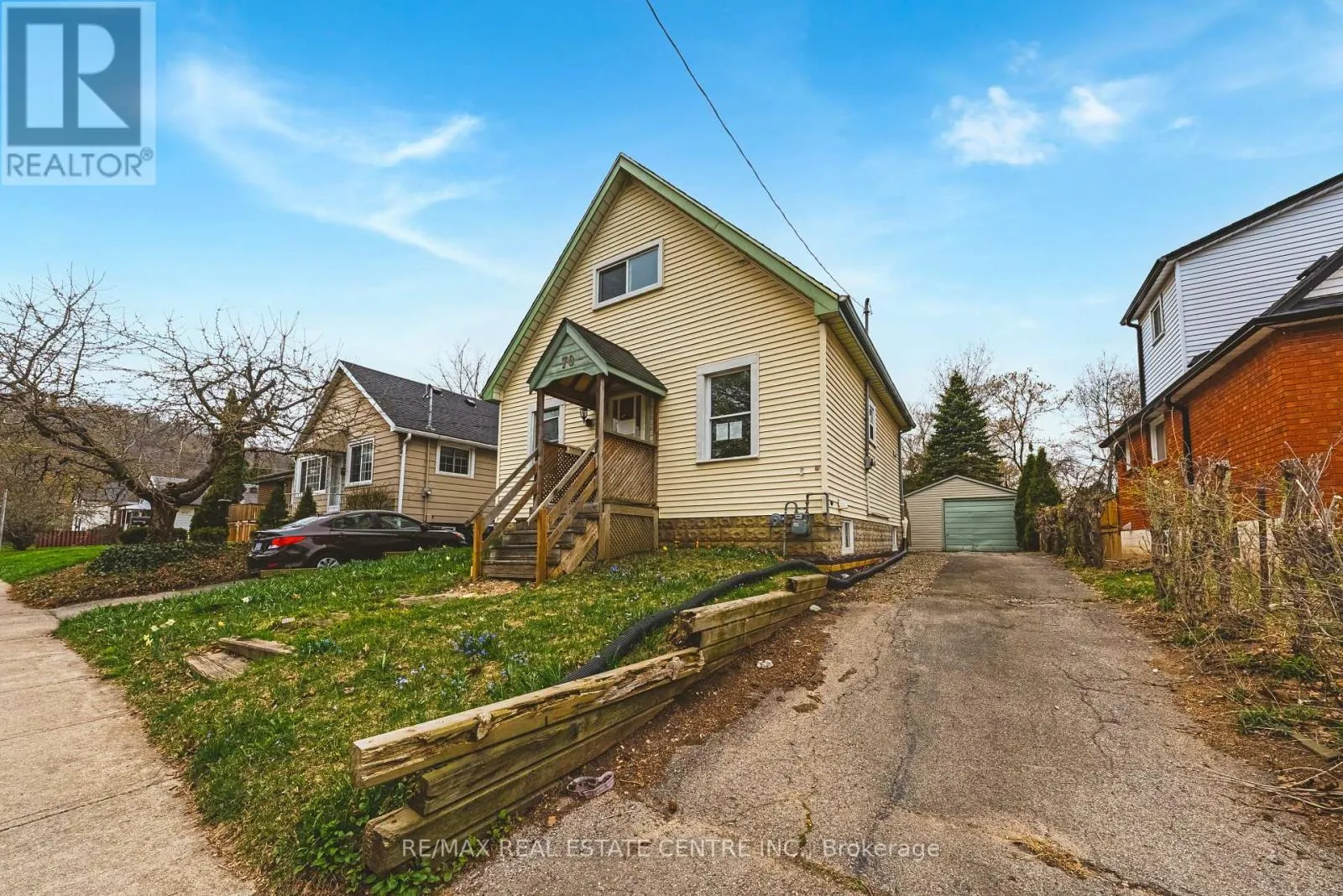 House for rent: 70 Hillview Street, Hamilton, Ontario L8S 2Z2