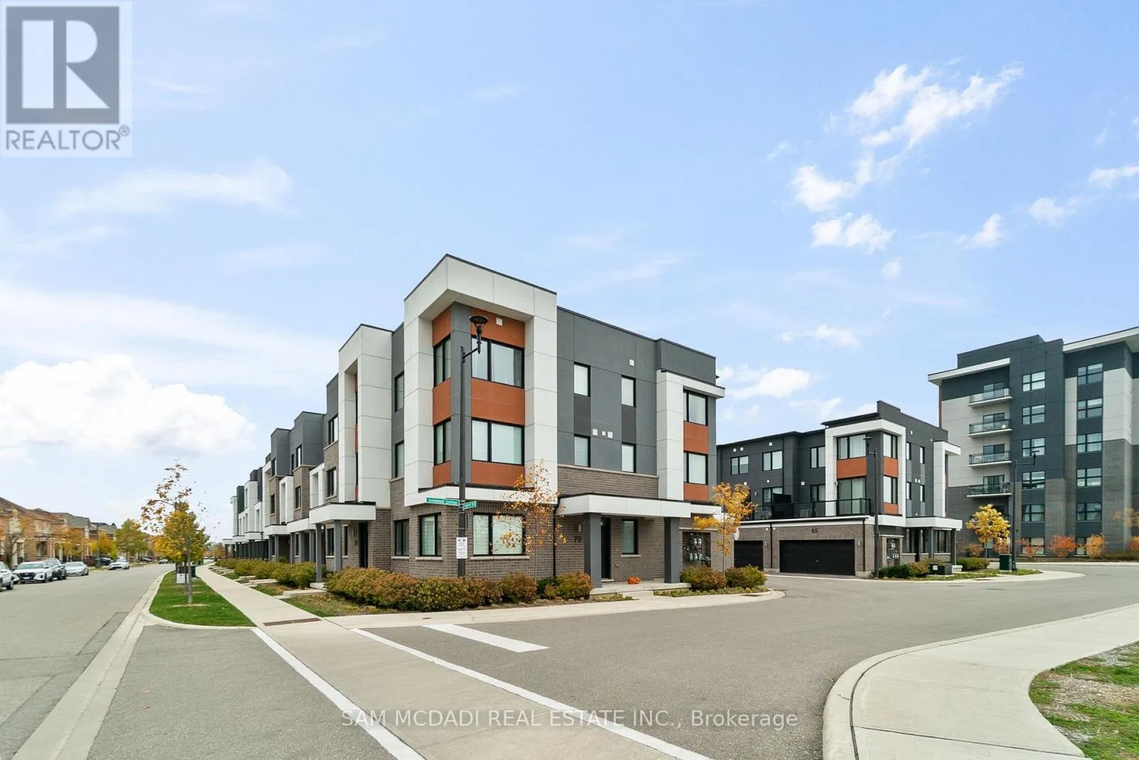 Row / Townhouse for rent: 70 Huguenot Road, Oakville, Ontario L6H 0X4