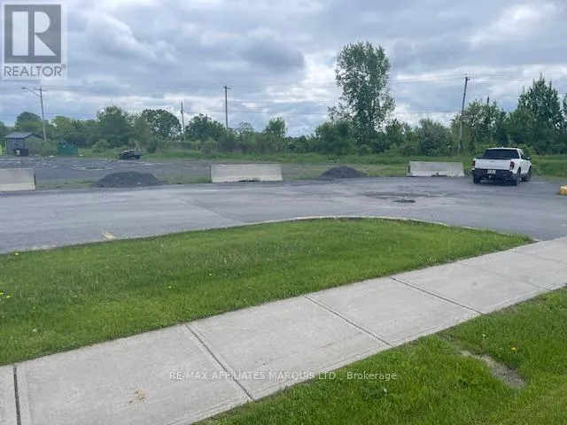 700 Brookdale Avenue S, Cornwall, Ontario K6J 5M2