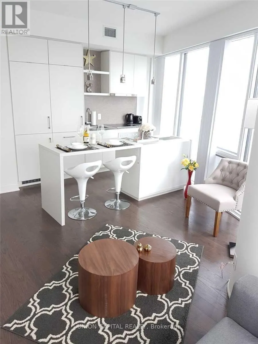 Apartment for rent: 7002 - 88 Harbour Street, Toronto, Ontario M5E 1X6