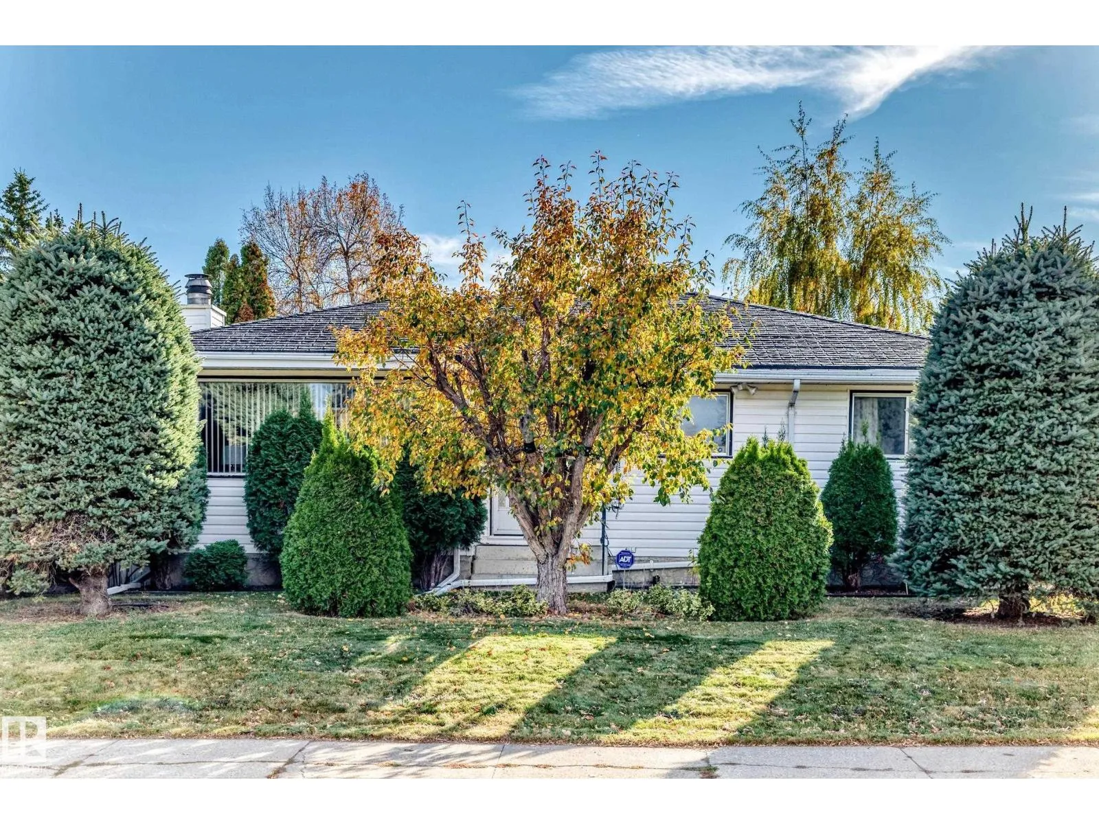 House for rent: 7007 140 Av Nw, Edmonton, Alberta T5G 2M6