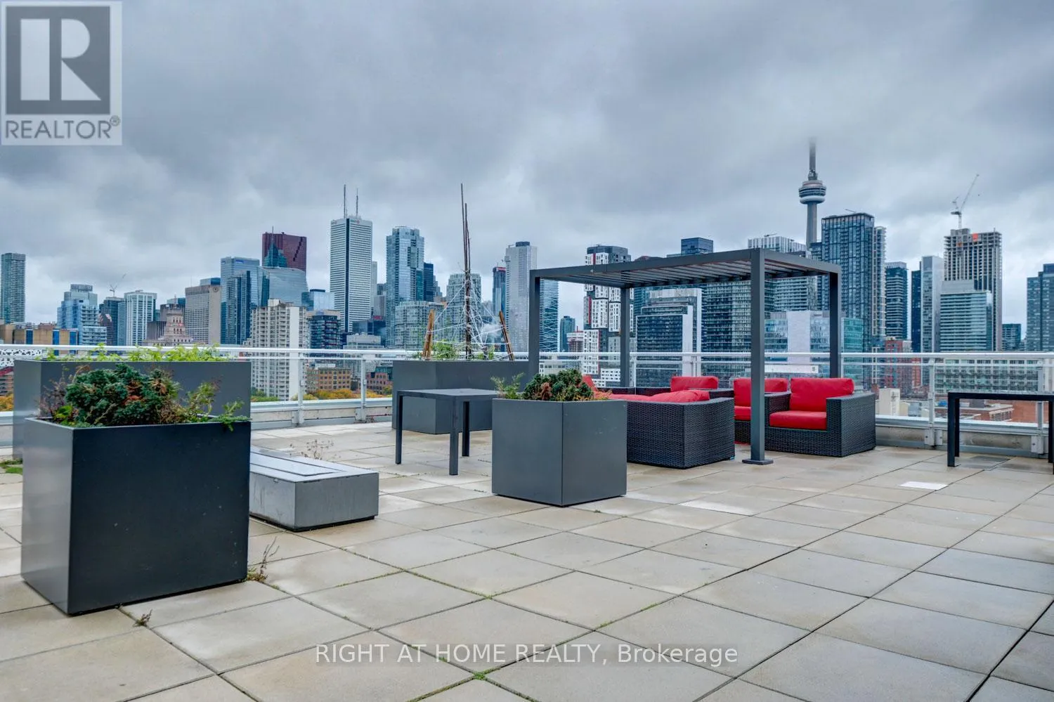 Apartment for rent: 701 - 10 Willison Square, Toronto, Ontario M5T 0A8