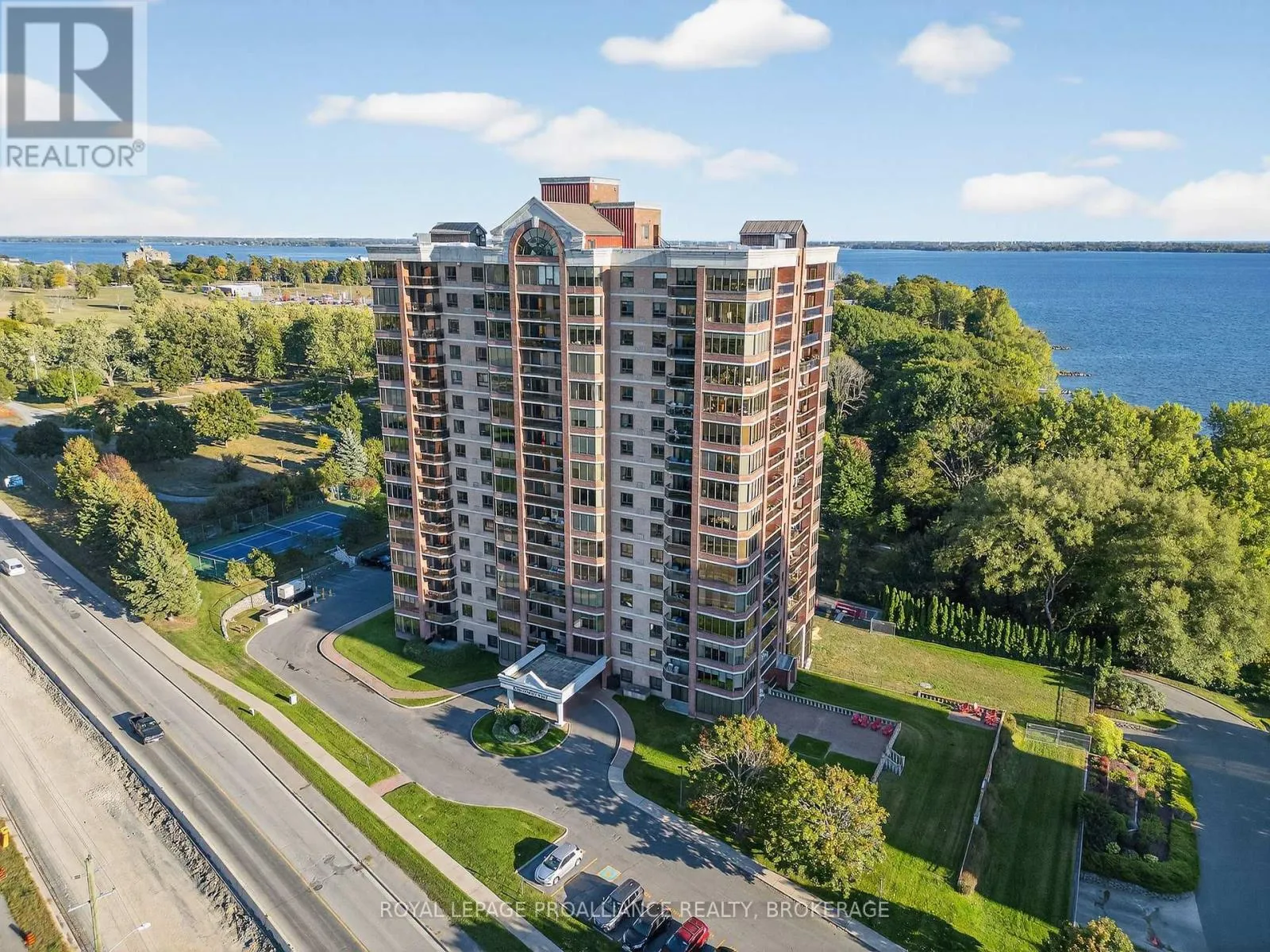 Apartment for rent: 701 - 1000 King Street W, Kingston, Ontario K7M 8H3