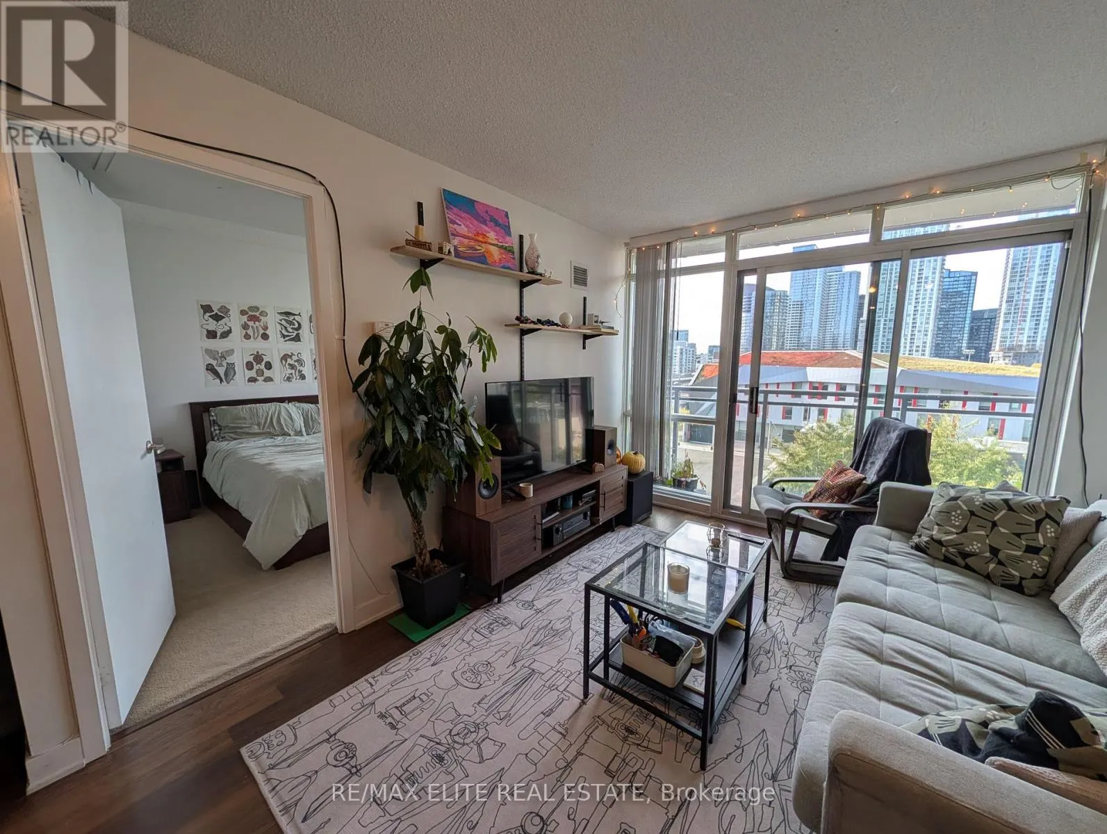 Apartment for rent: 701 - 11 Brunel Court, Toronto, Ontario M5V 3Y3