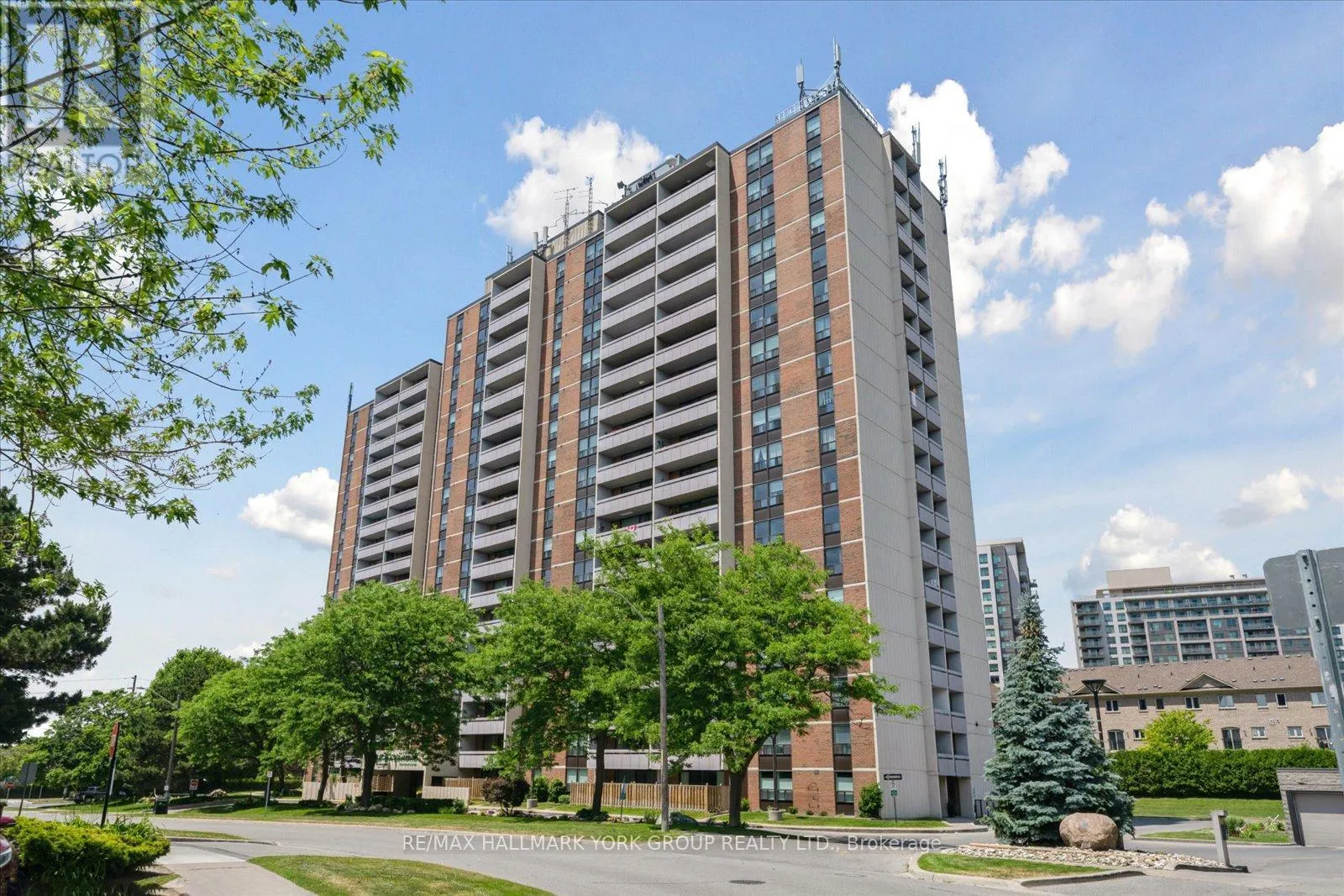 Apartment for rent: 701 - 1210 Radom Street, Pickering, Ontario L1W 2Z3