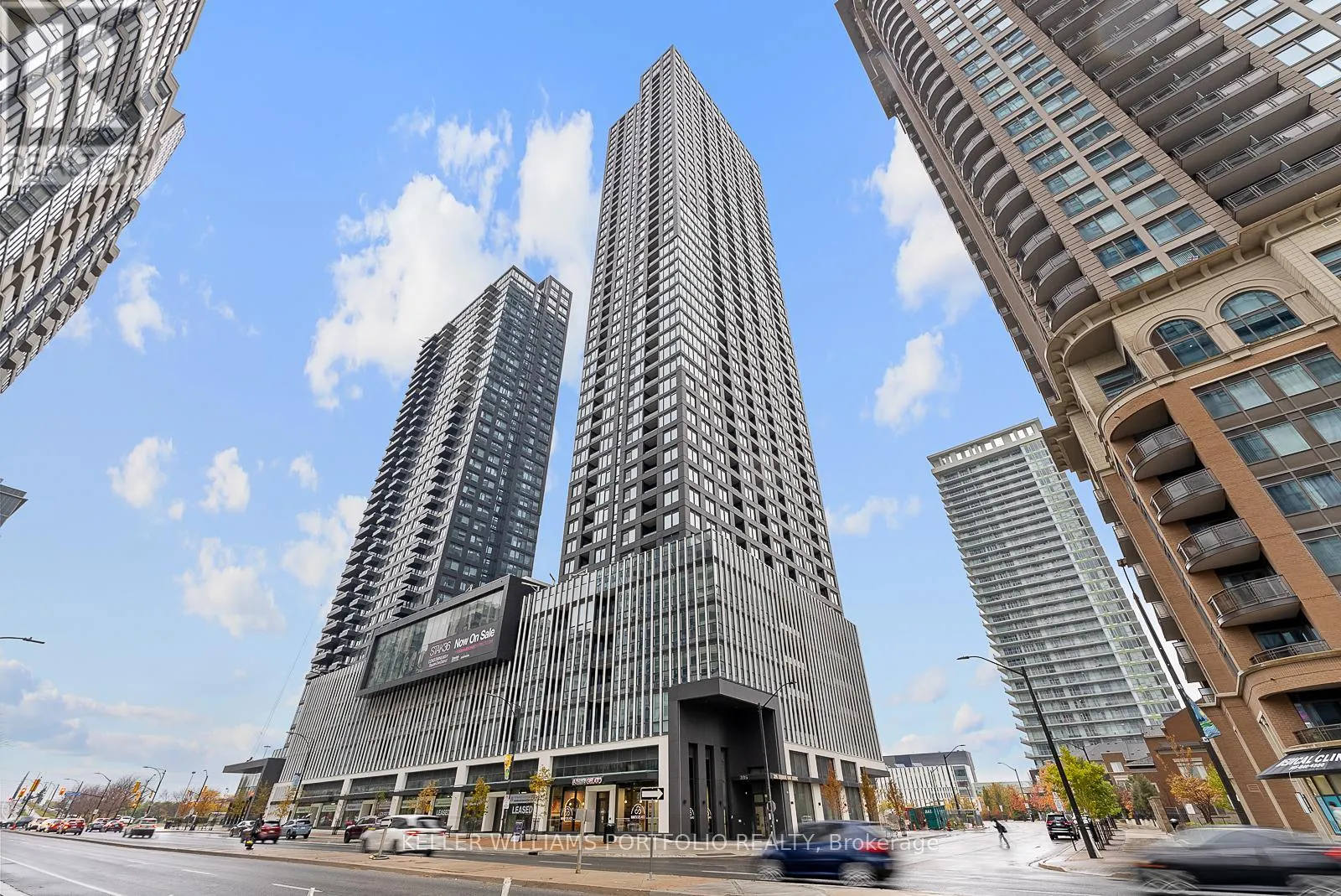 Apartment for rent: 701 - 395 Square One Drive, Mississauga, Ontario L5B 0P6