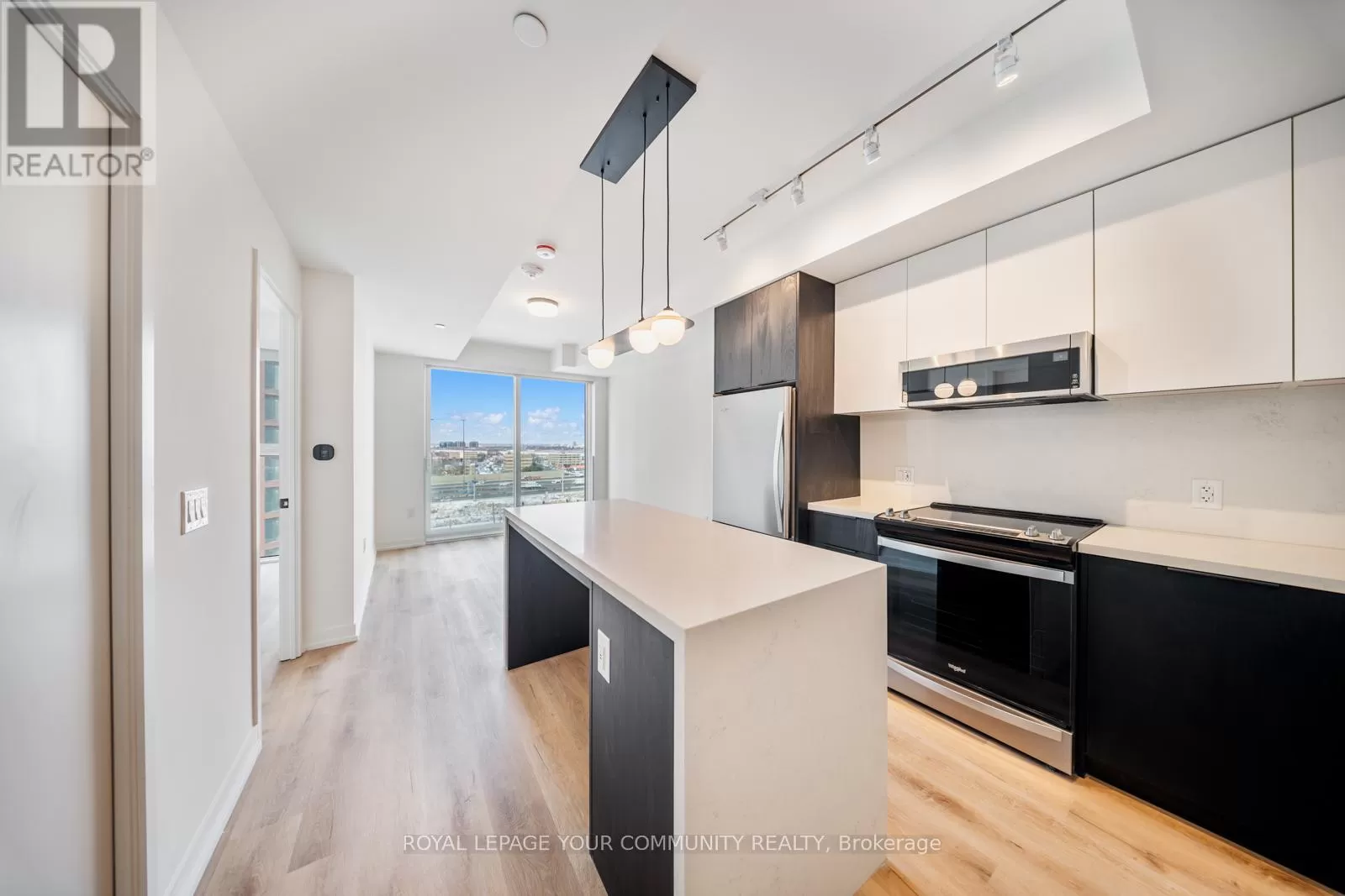 Apartment for rent: 701 - 5 York Garden Way, Toronto, Ontario M6A 2V1