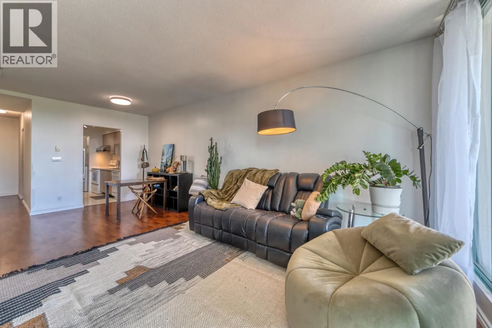 Apartment for rent: 701 8851 Lansdowne Road, Richmond, British Columbia V6X 3X7
