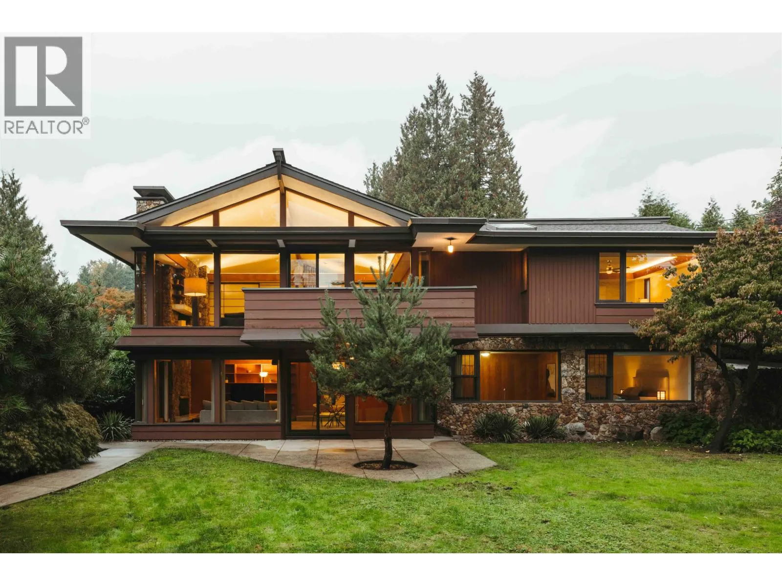 House for rent: 701 Dansey Avenue, Coquitlam, British Columbia V3K 3G4