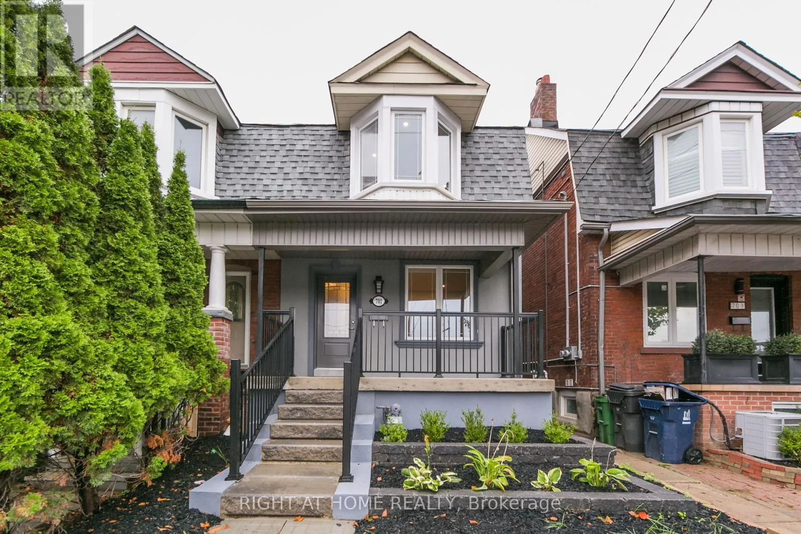 House for rent: 701 Dupont Street, Toronto, Ontario M6G 1Z5