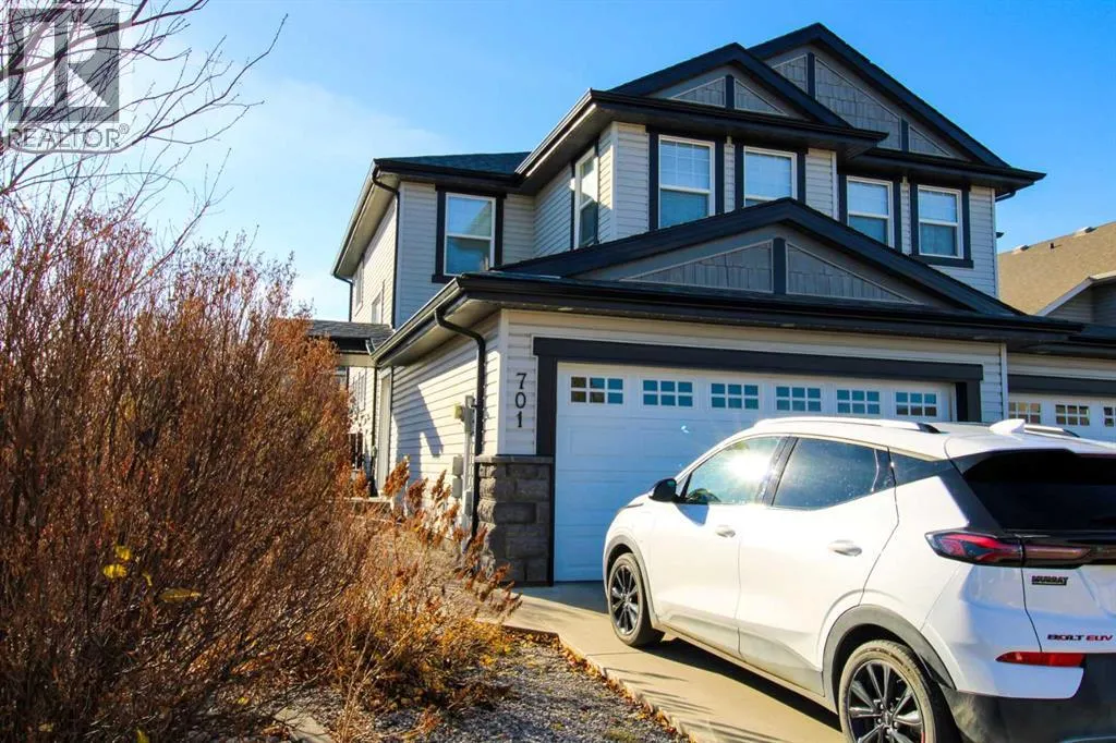 Duplex for rent: 701 Silkstone Close W, Lethbridge, Alberta T1J 4C5