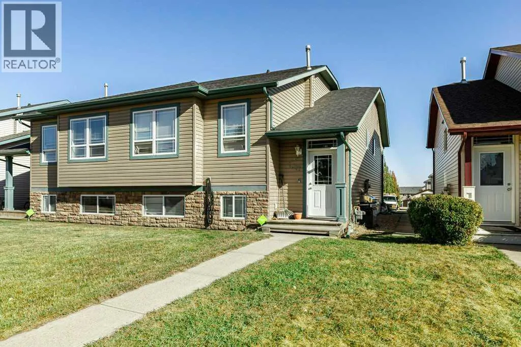 Duplex for rent: 7017 Deer Street, Lacombe, Alberta T4L 1Y9