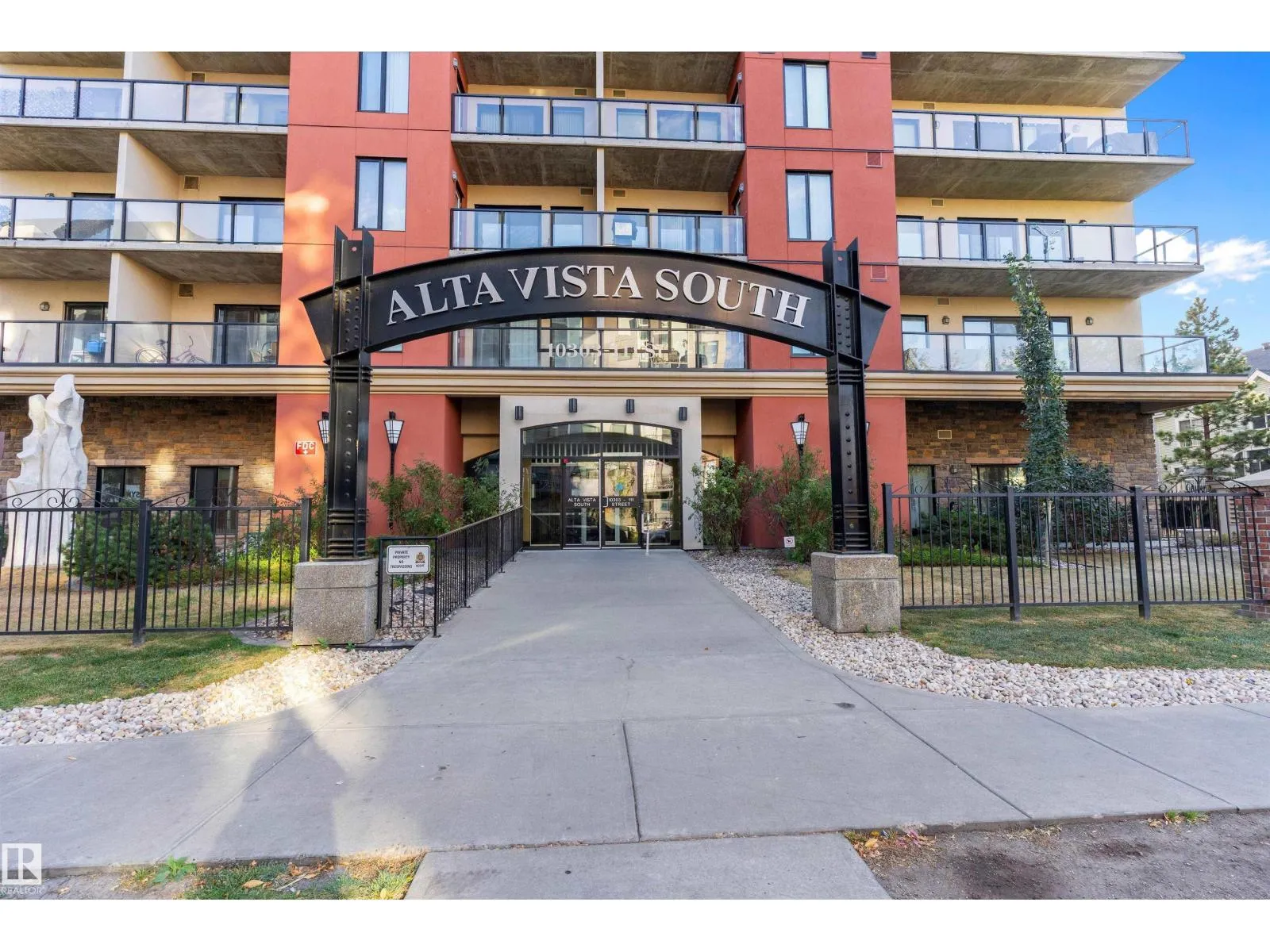 Apartment for rent: #702 10303 111 St Nw, Edmonton, Alberta T5K 0C6