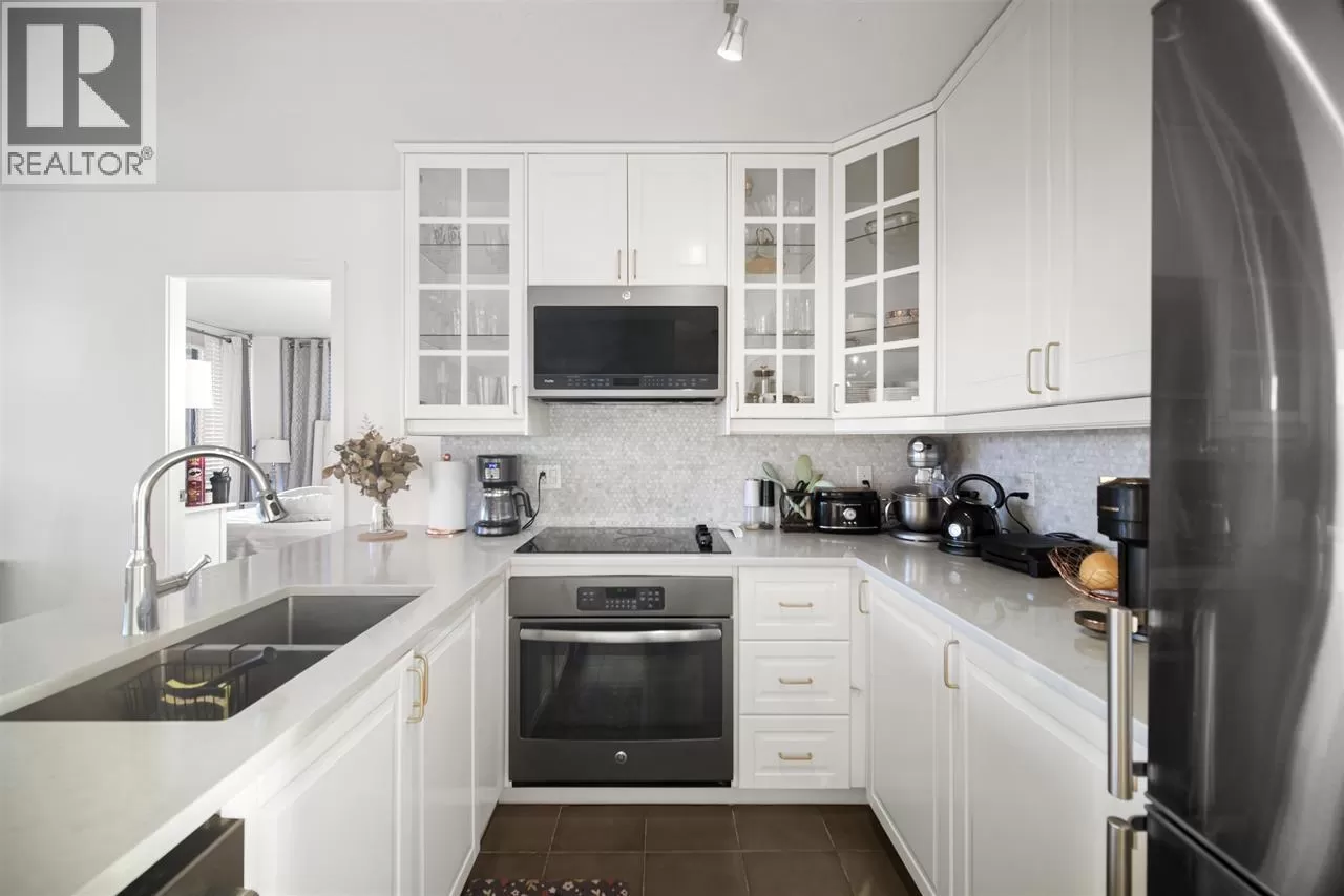 Apartment for rent: 702 4118 Dawson Street, Burnaby, British Columbia V5C 0A3