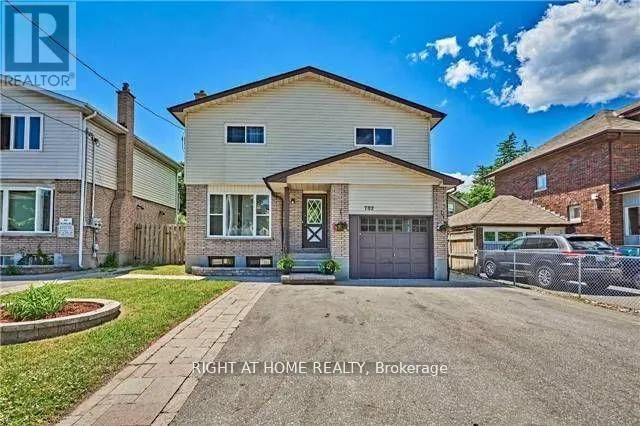 House for rent: 702 Brock Street S, Whitby, Ontario L1N 4L2