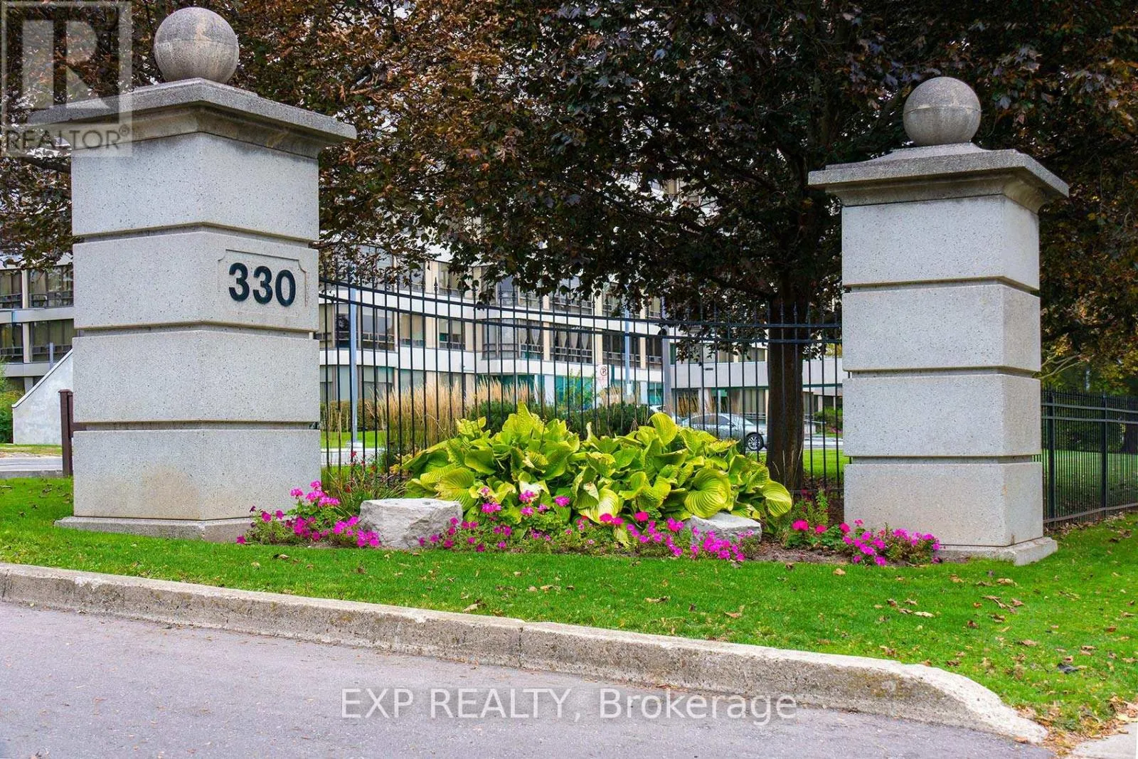 Apartment for rent: 703 - 330 Mill Street S, Brampton, Ontario L6Y 3V3